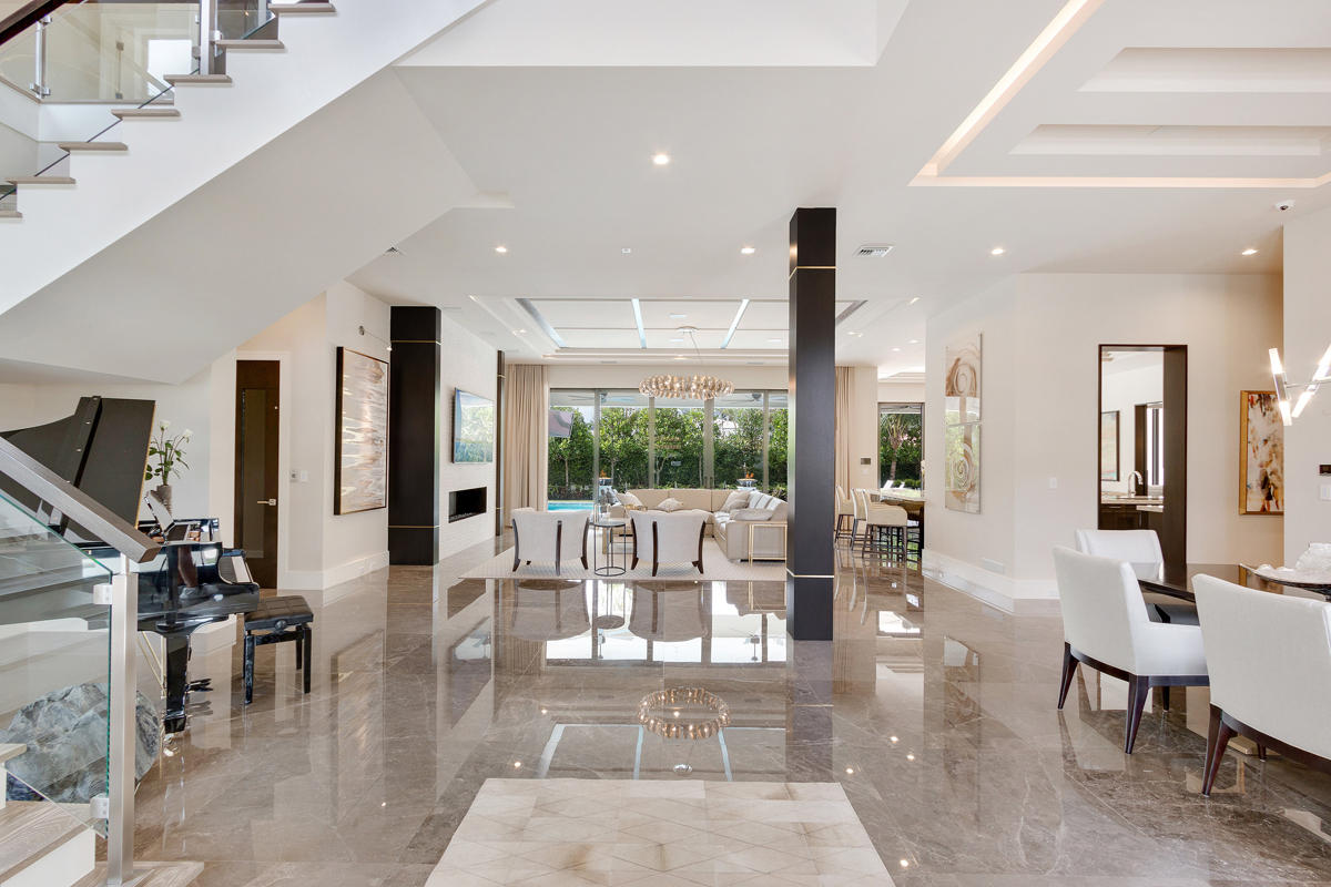 ROYAL PALM YACHT & COUNTRY CLUB - Residential