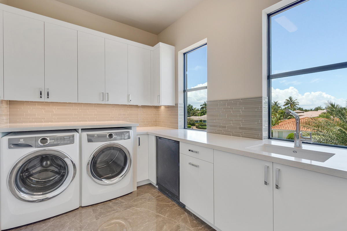 ROYAL PALM YACHT & COUNTRY CLUB - Residential