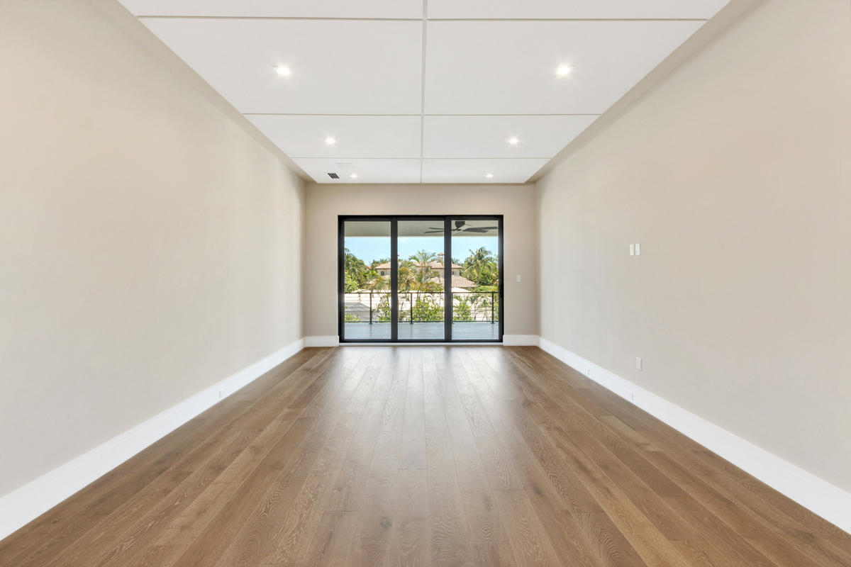 ROYAL PALM YACHT & COUNTRY CLUB - Residential