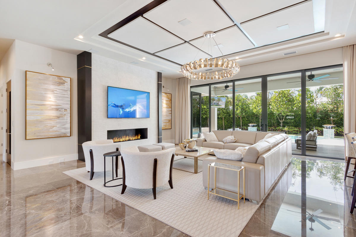 ROYAL PALM YACHT & COUNTRY CLUB - Residential
