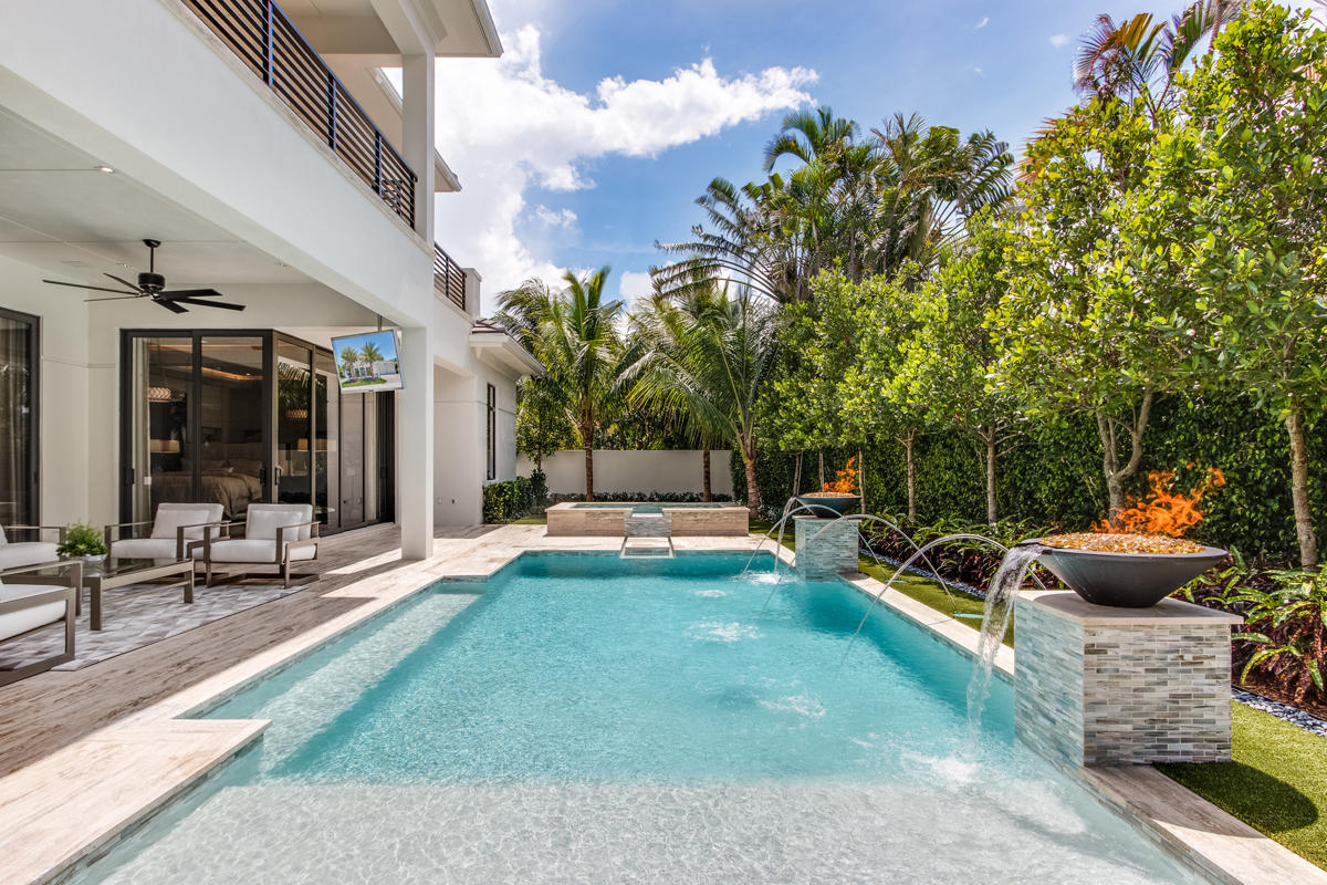 ROYAL PALM YACHT & COUNTRY CLUB - Residential