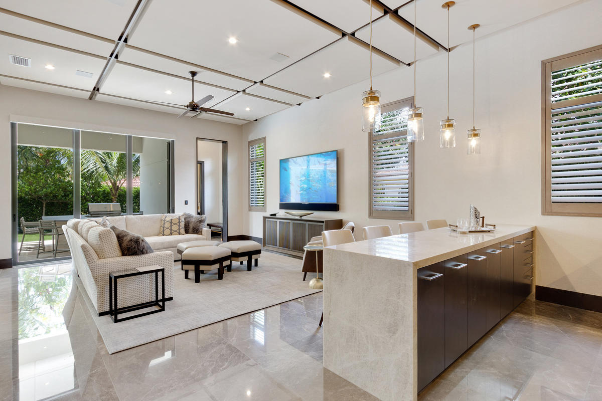 ROYAL PALM YACHT & COUNTRY CLUB - Residential