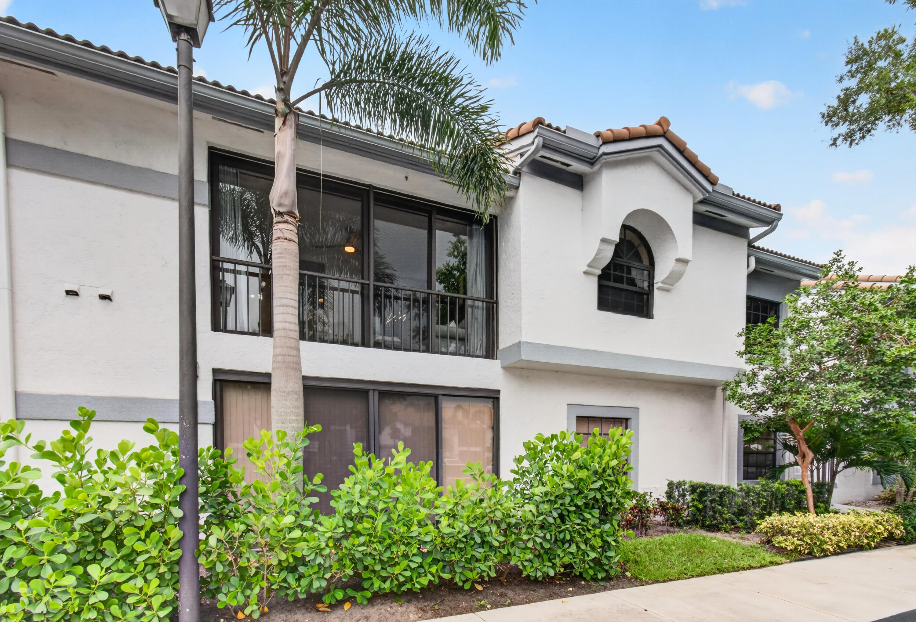ALEXANDRA VILLAGE CONDO/PLATINA - Residential