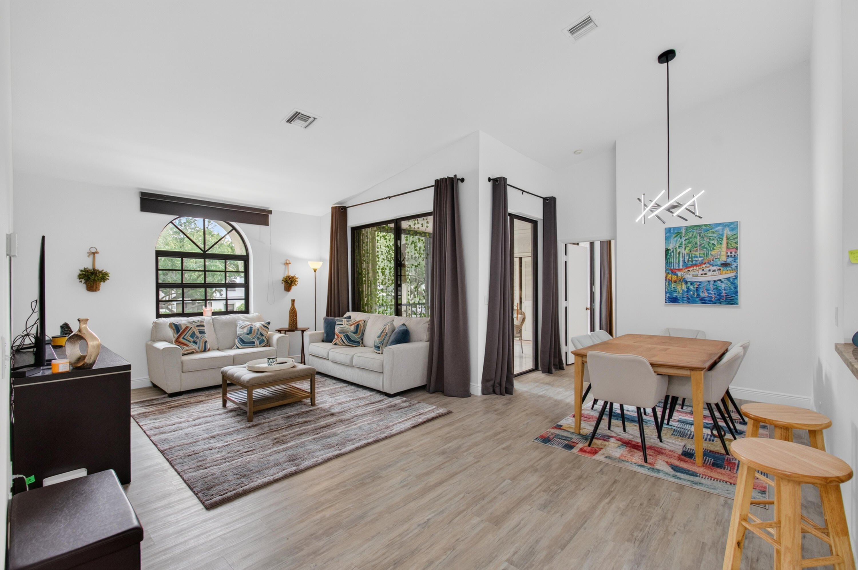 ALEXANDRA VILLAGE CONDO/PLATINA - Residential