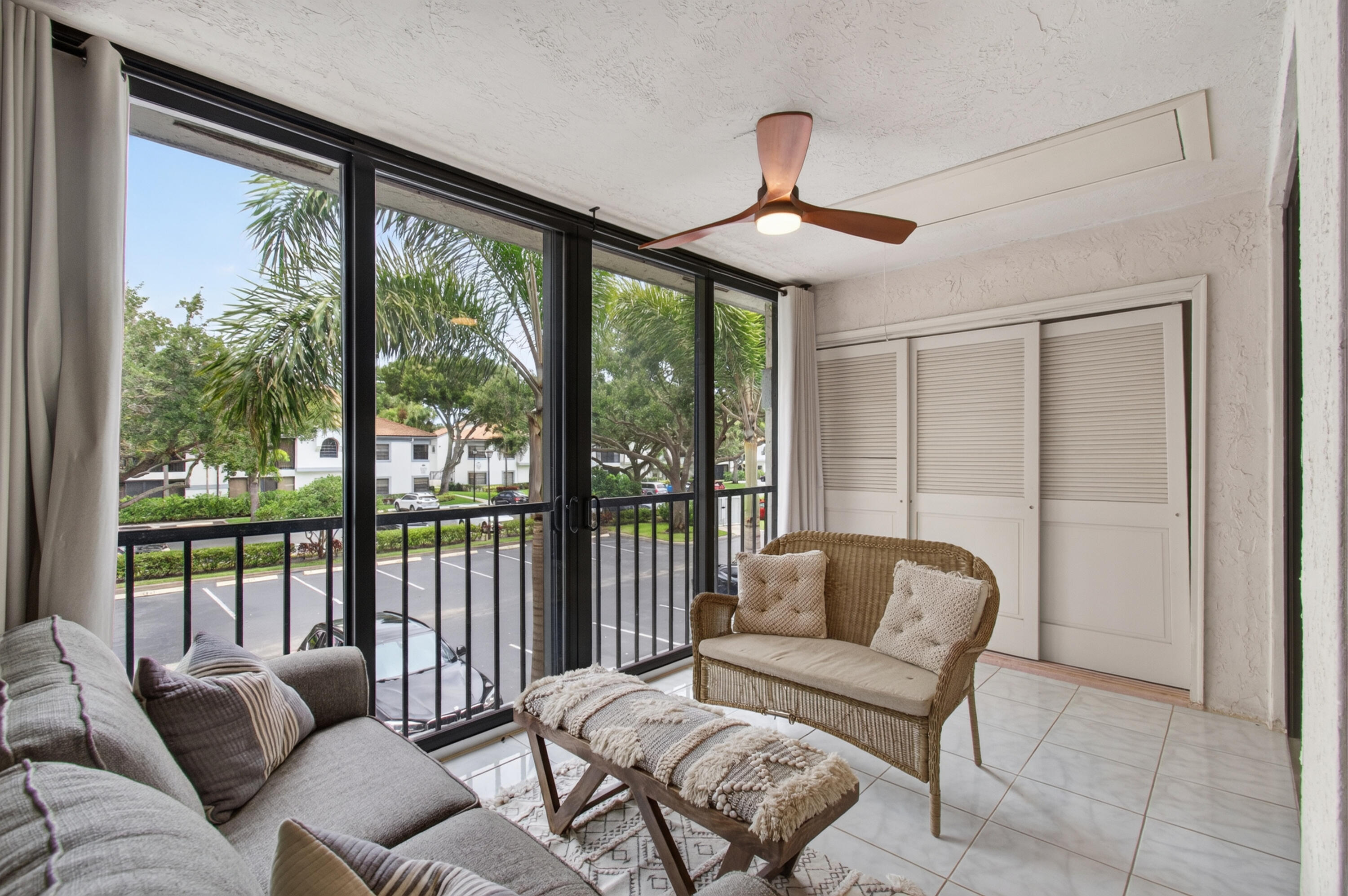 ALEXANDRA VILLAGE CONDO/PLATINA - Residential