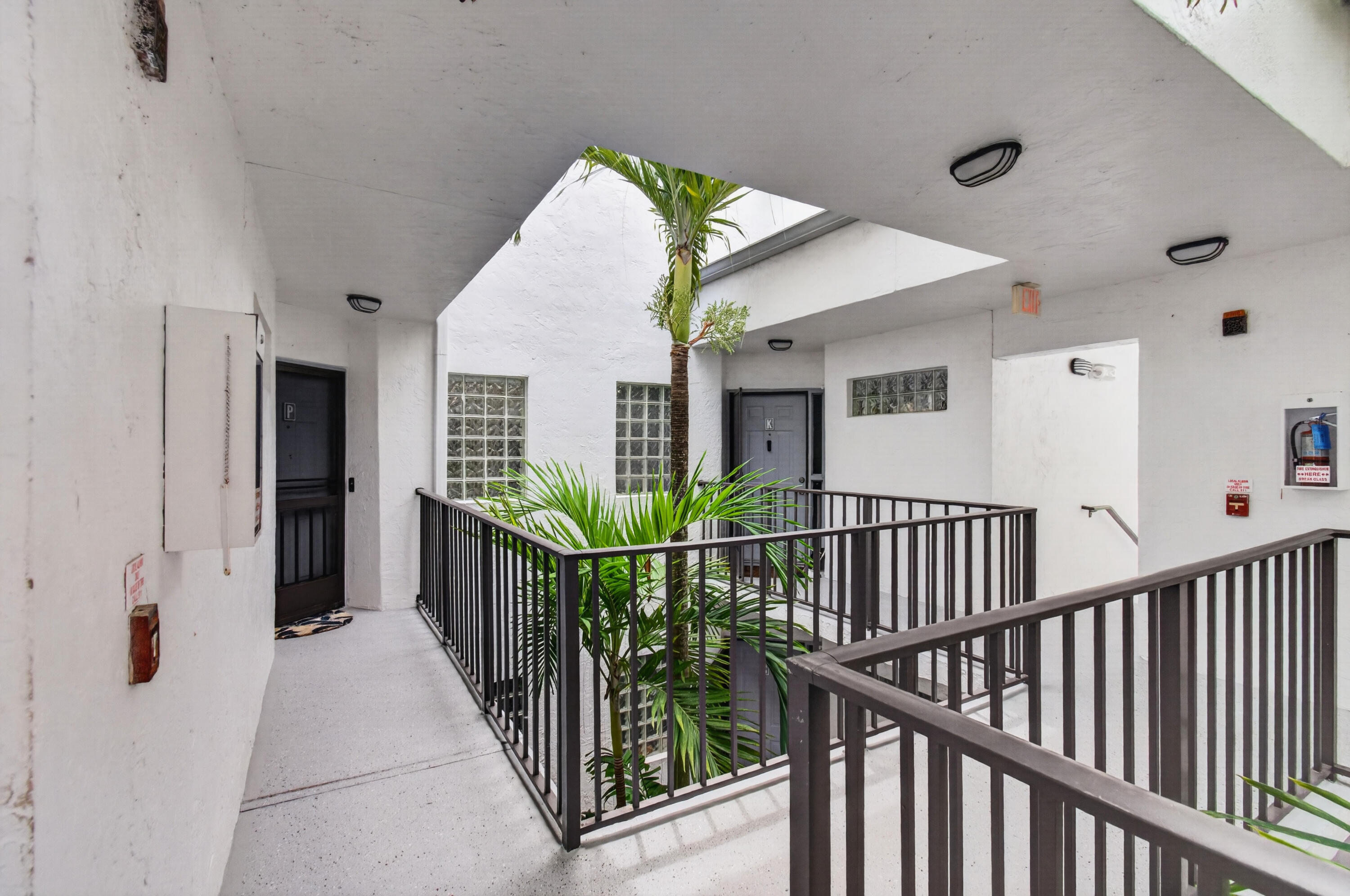 ALEXANDRA VILLAGE CONDO/PLATINA - Residential