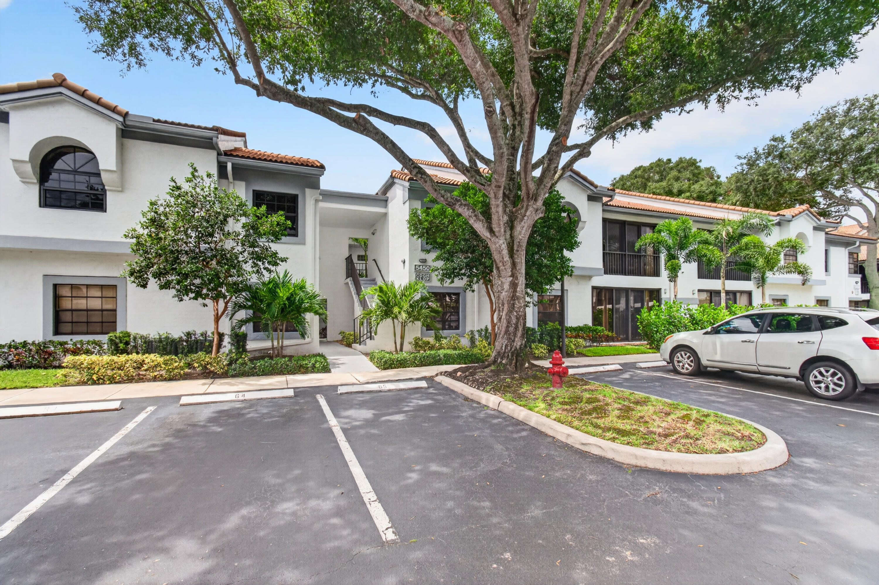 ALEXANDRA VILLAGE CONDO/PLATINA - Residential