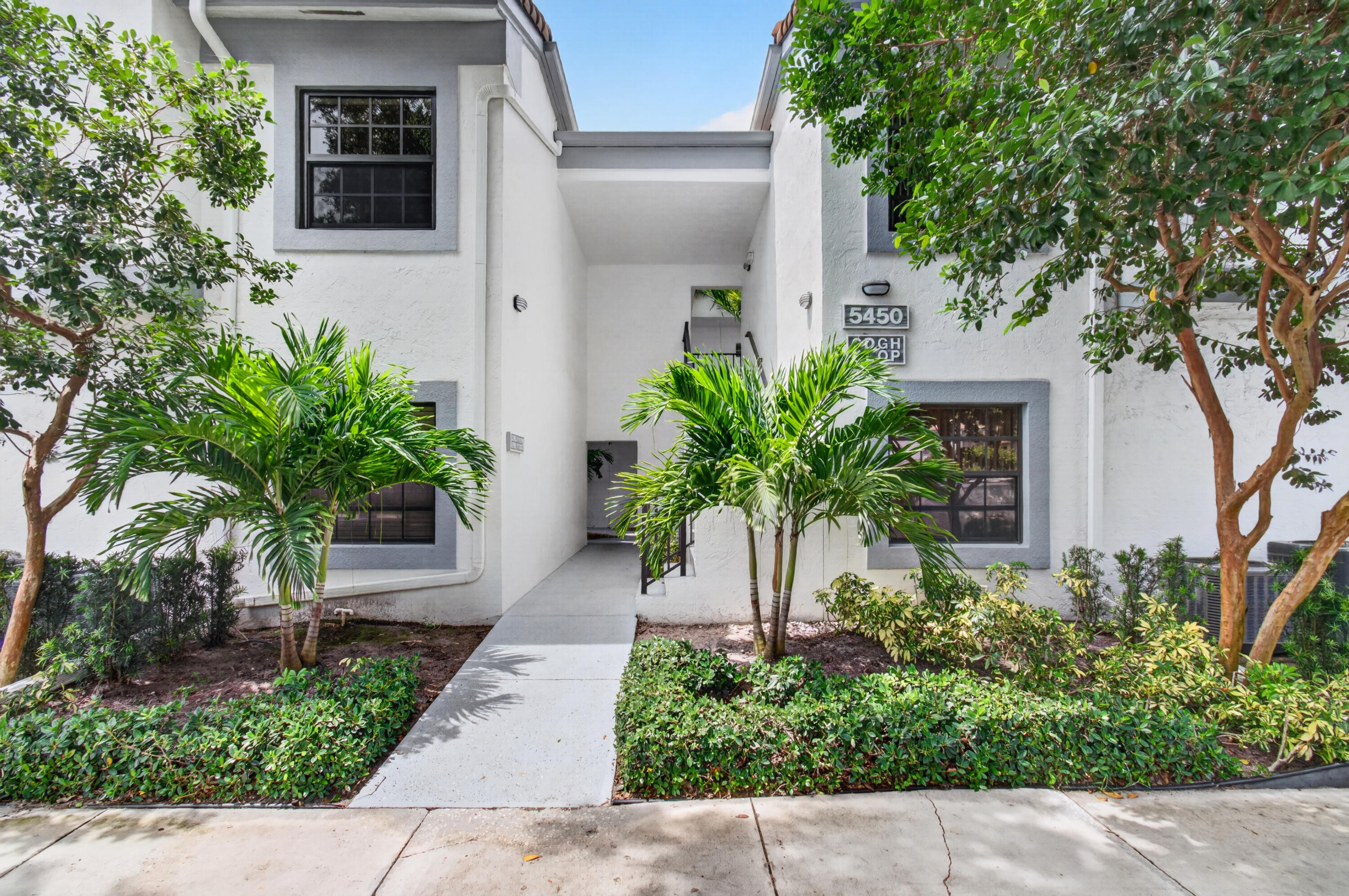 ALEXANDRA VILLAGE CONDO/PLATINA - Residential