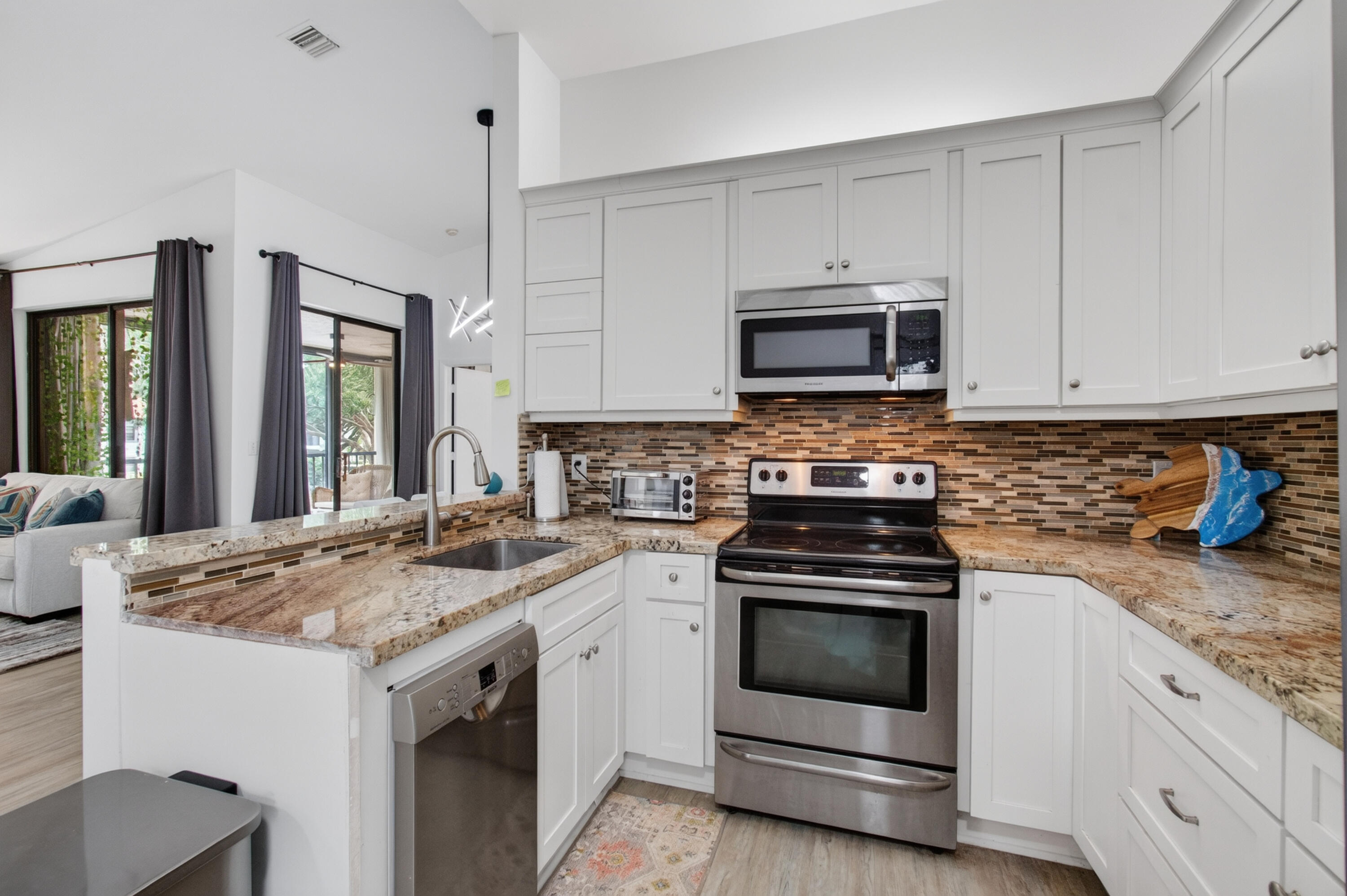 ALEXANDRA VILLAGE CONDO/PLATINA - Residential