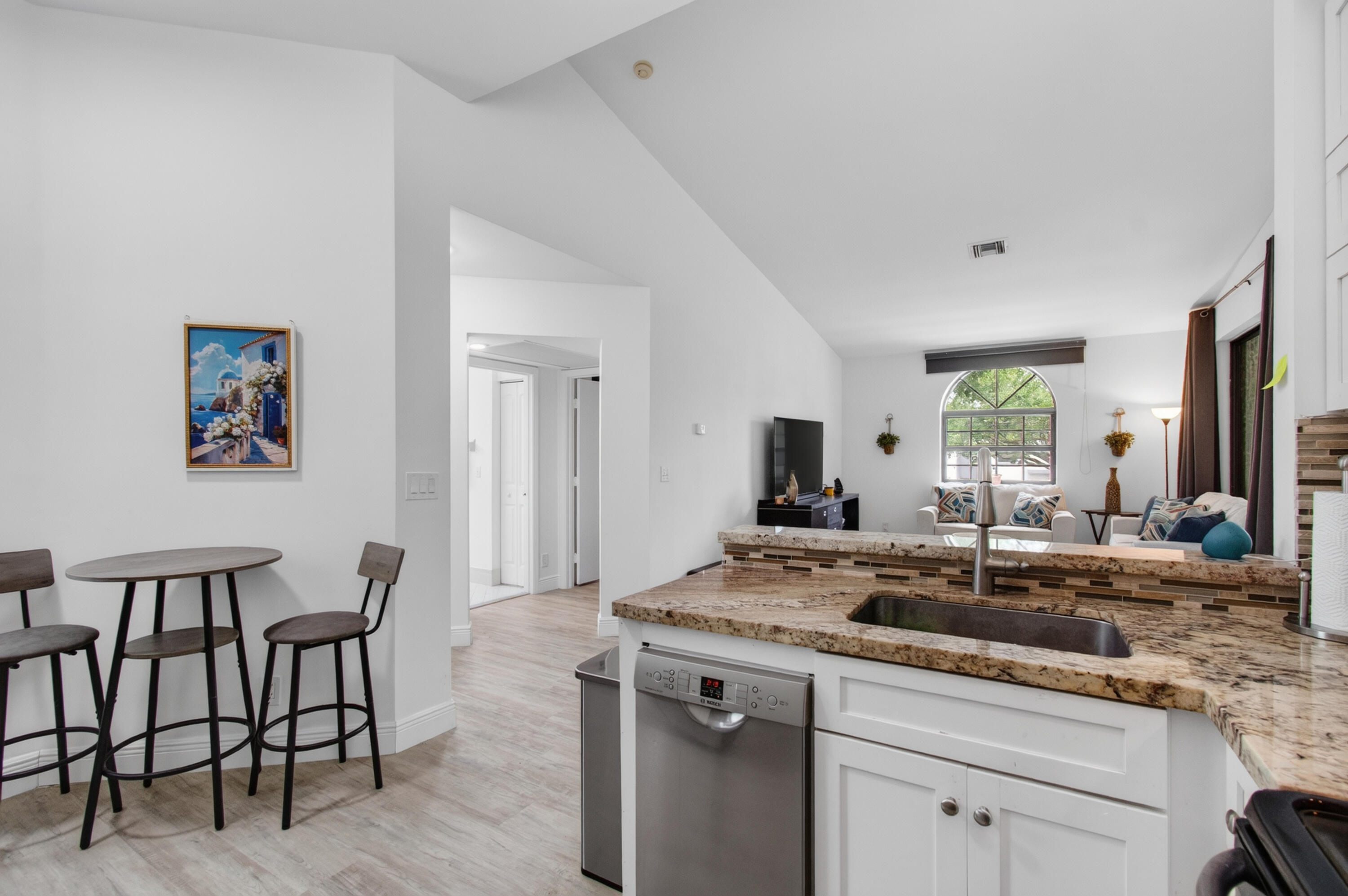 ALEXANDRA VILLAGE CONDO/PLATINA - Residential