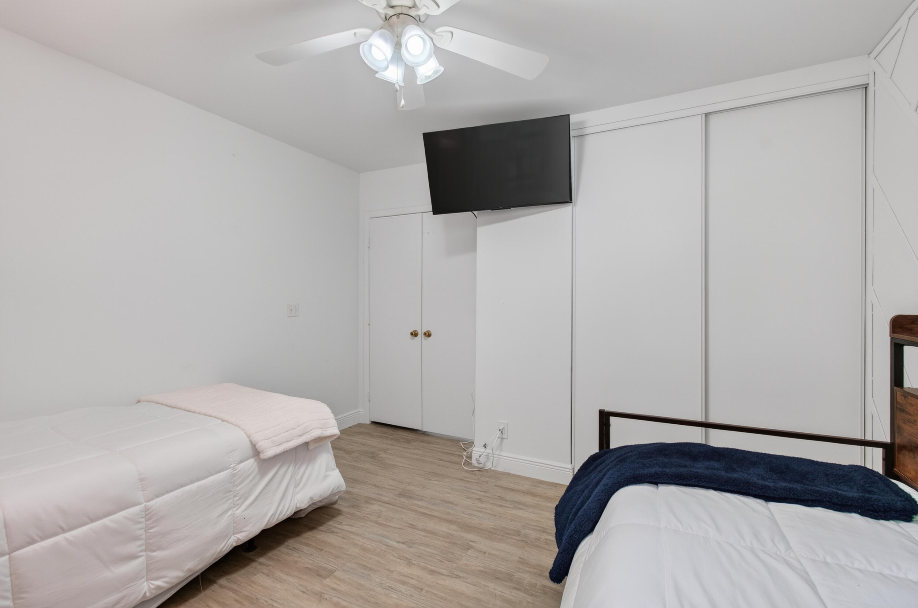 ALEXANDRA VILLAGE CONDO/PLATINA - Residential
