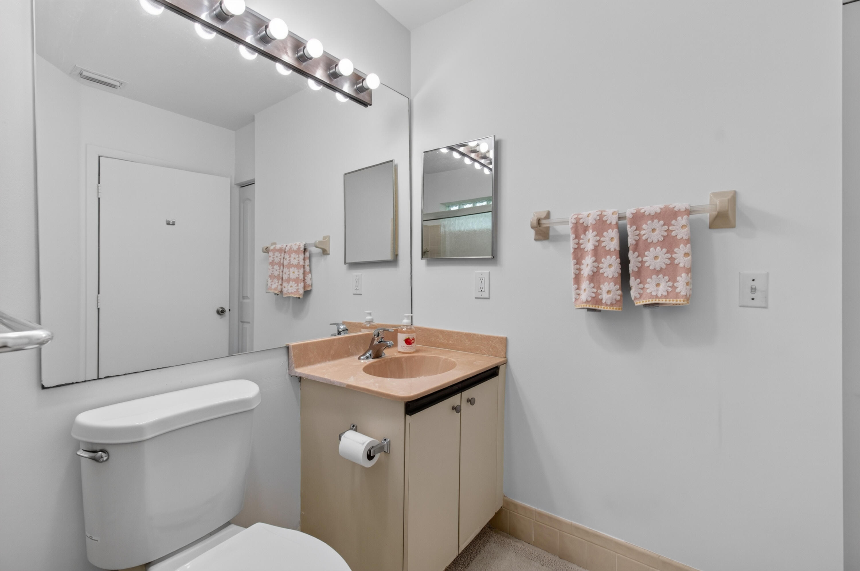 ALEXANDRA VILLAGE CONDO/PLATINA - Residential