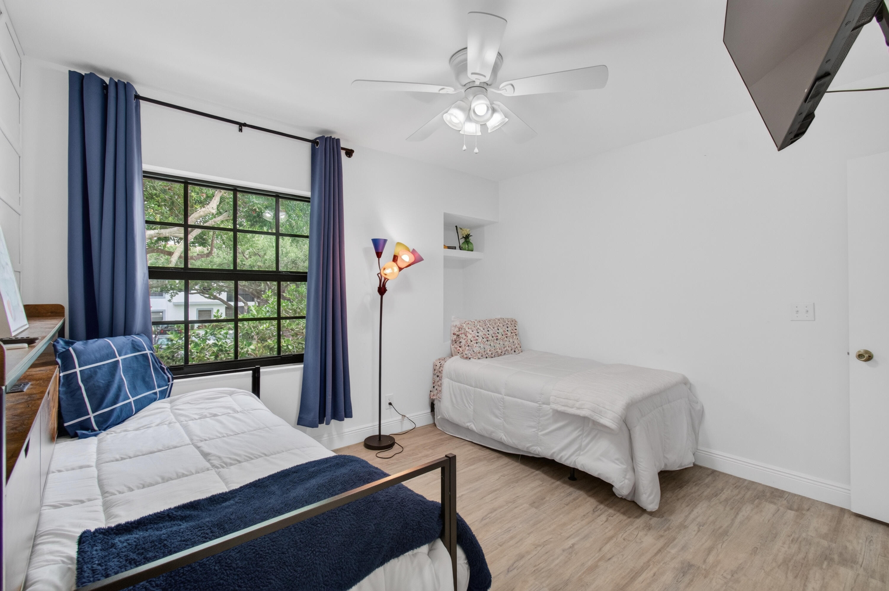 ALEXANDRA VILLAGE CONDO/PLATINA - Residential