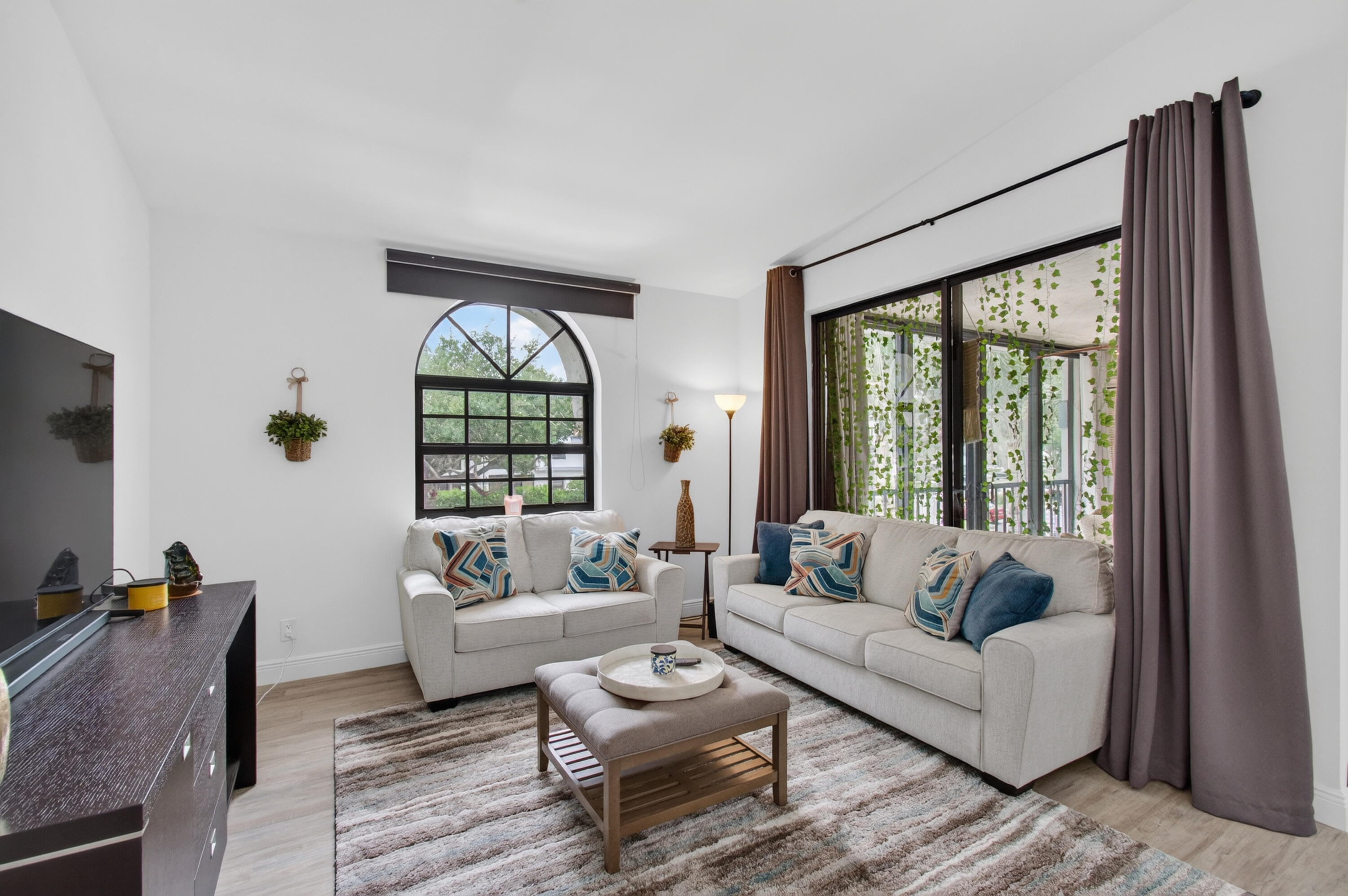 ALEXANDRA VILLAGE CONDO/PLATINA - Residential