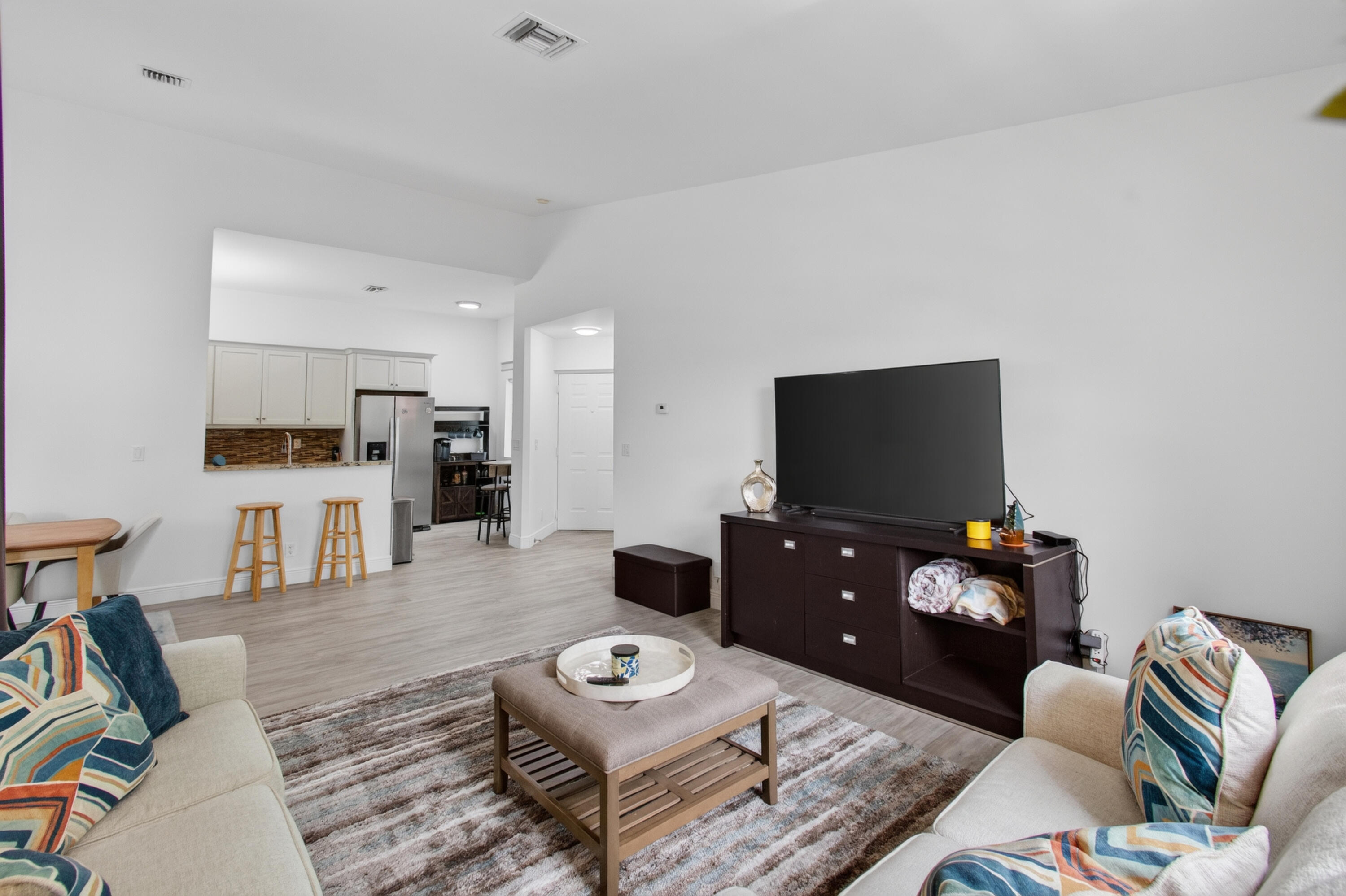ALEXANDRA VILLAGE CONDO/PLATINA - Residential