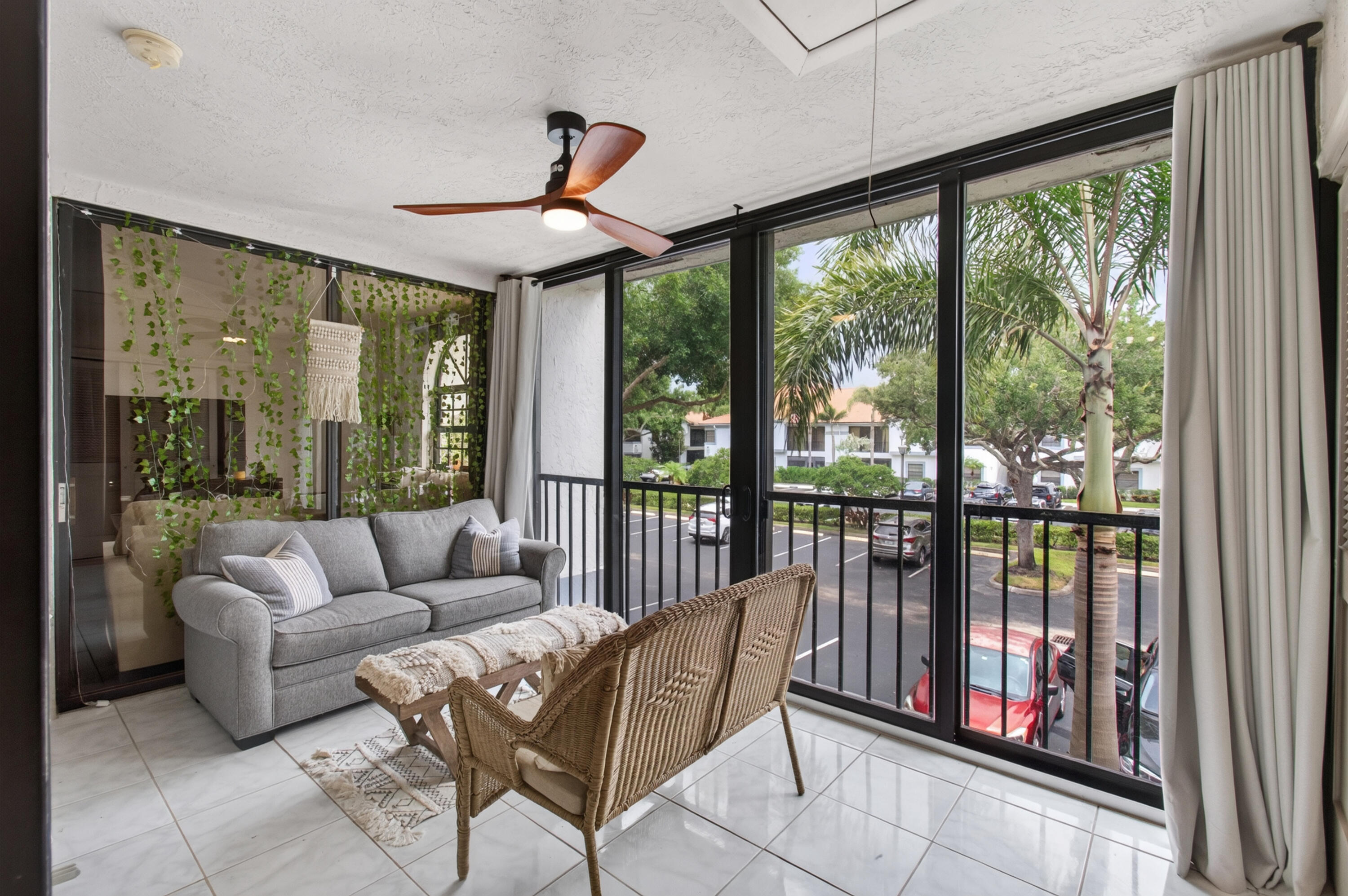 ALEXANDRA VILLAGE CONDO/PLATINA - Residential