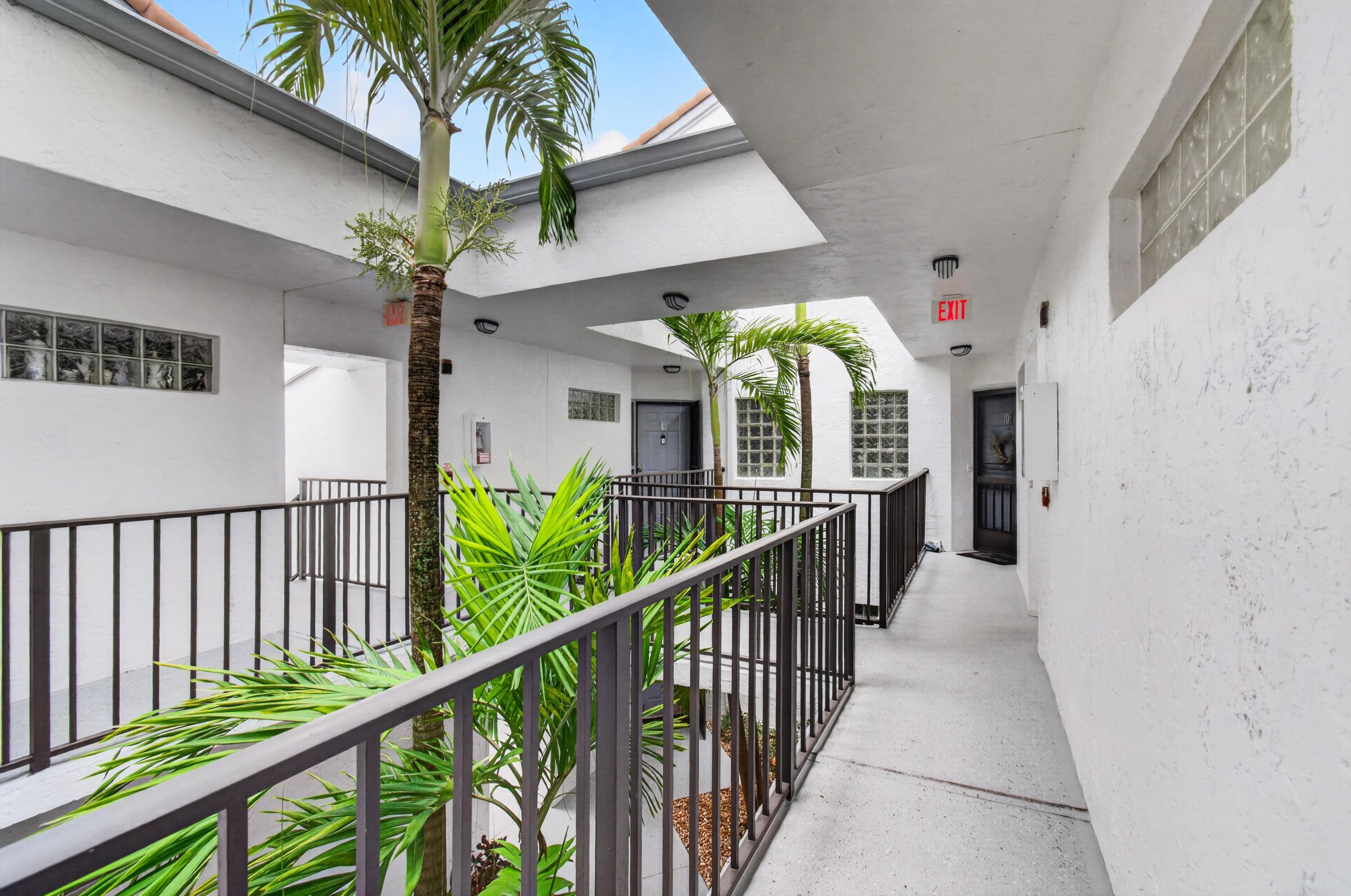 ALEXANDRA VILLAGE CONDO/PLATINA - Residential
