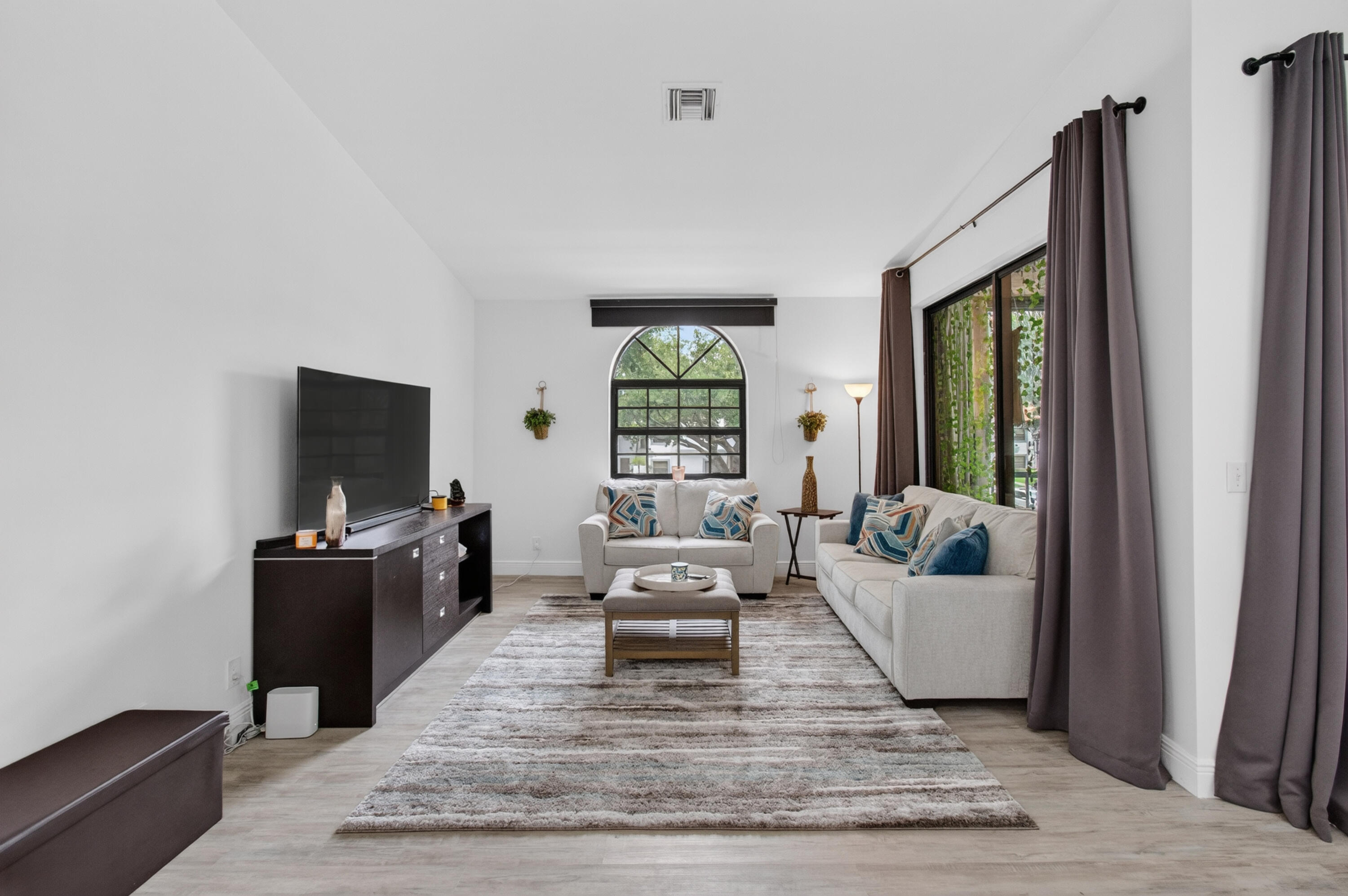 ALEXANDRA VILLAGE CONDO/PLATINA - Residential