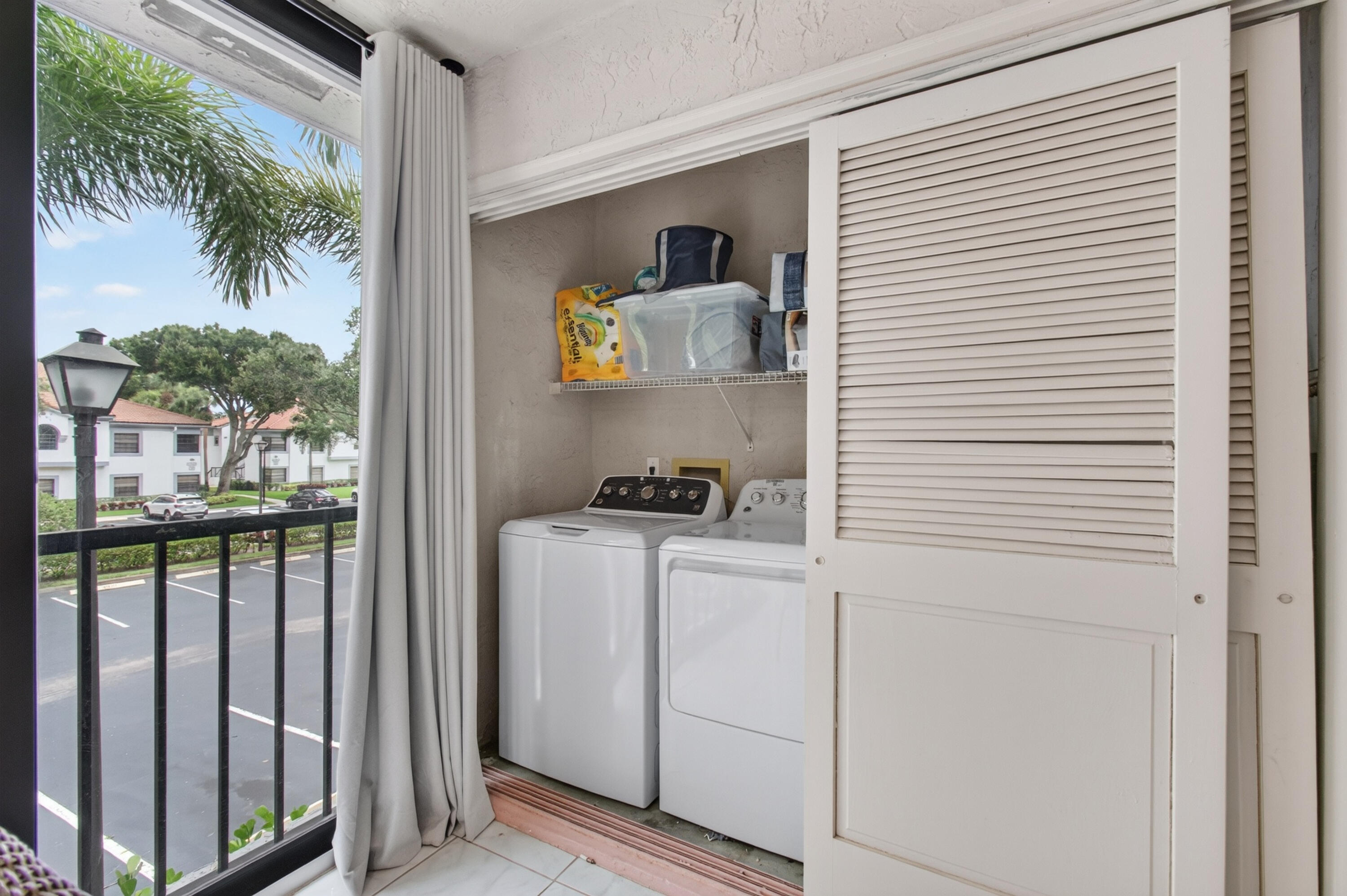 ALEXANDRA VILLAGE CONDO/PLATINA - Residential