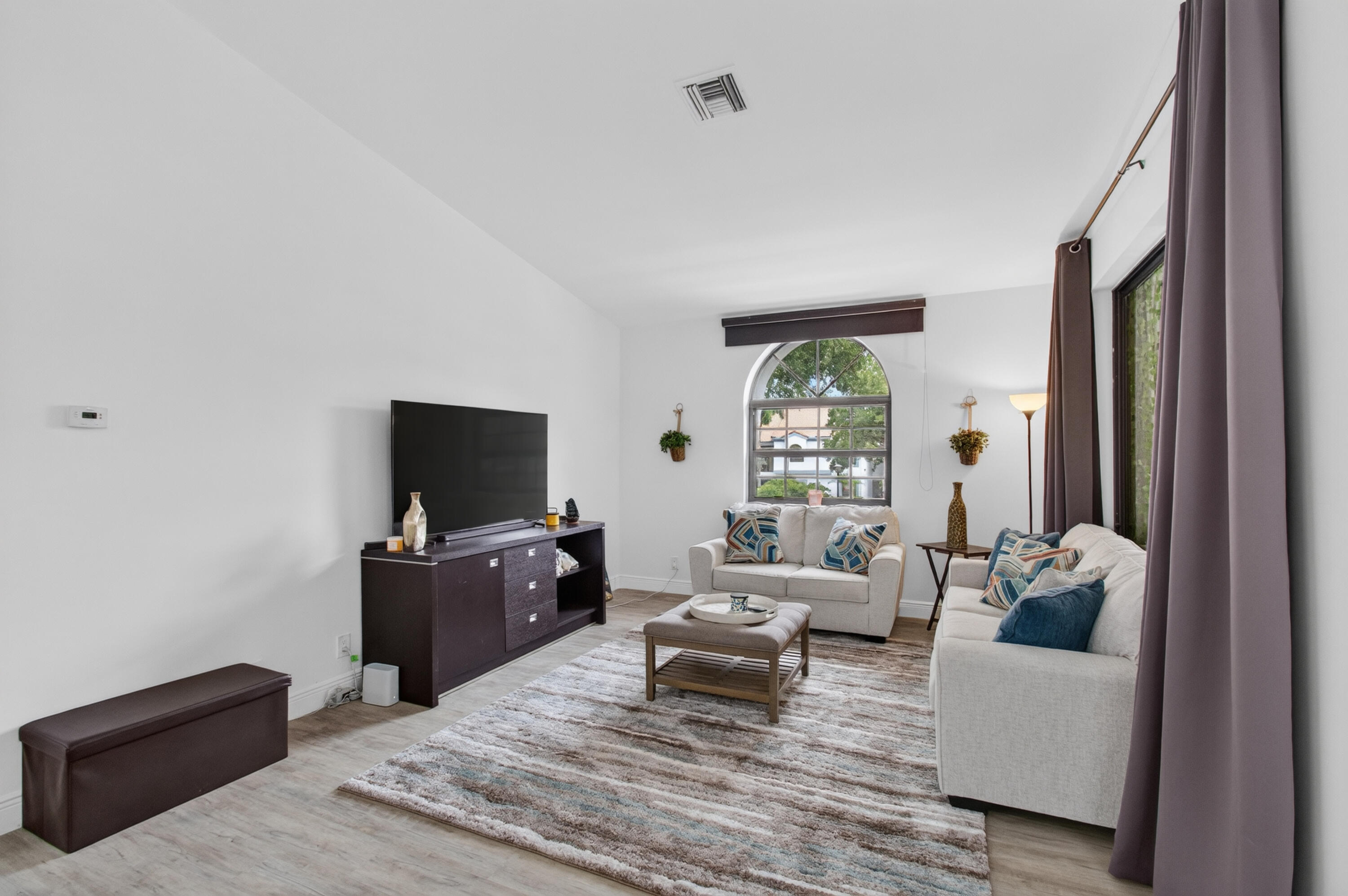 ALEXANDRA VILLAGE CONDO/PLATINA - Residential