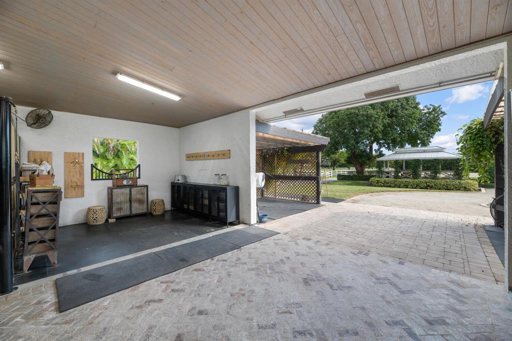 PALM BEACH POINT - Residential