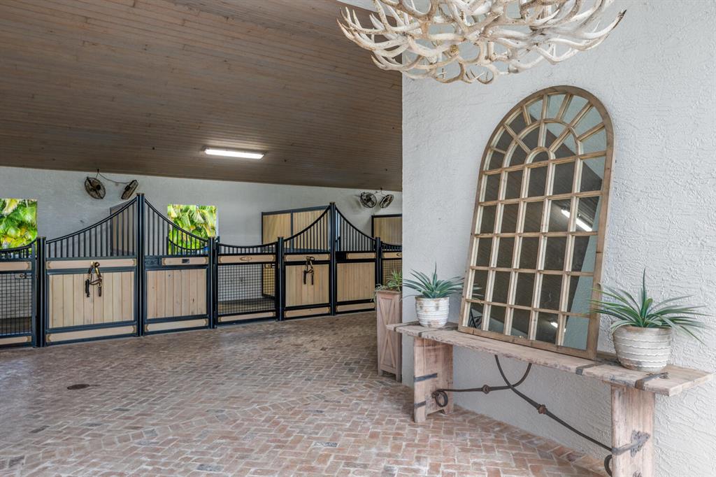 PALM BEACH POINT - Residential