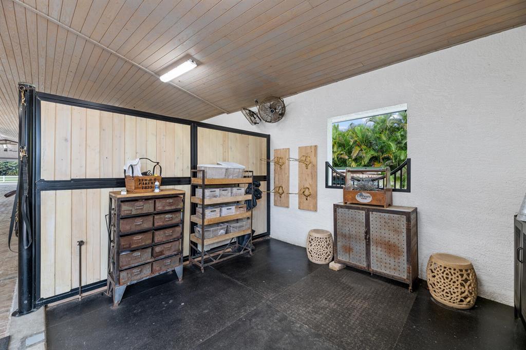 PALM BEACH POINT - Residential