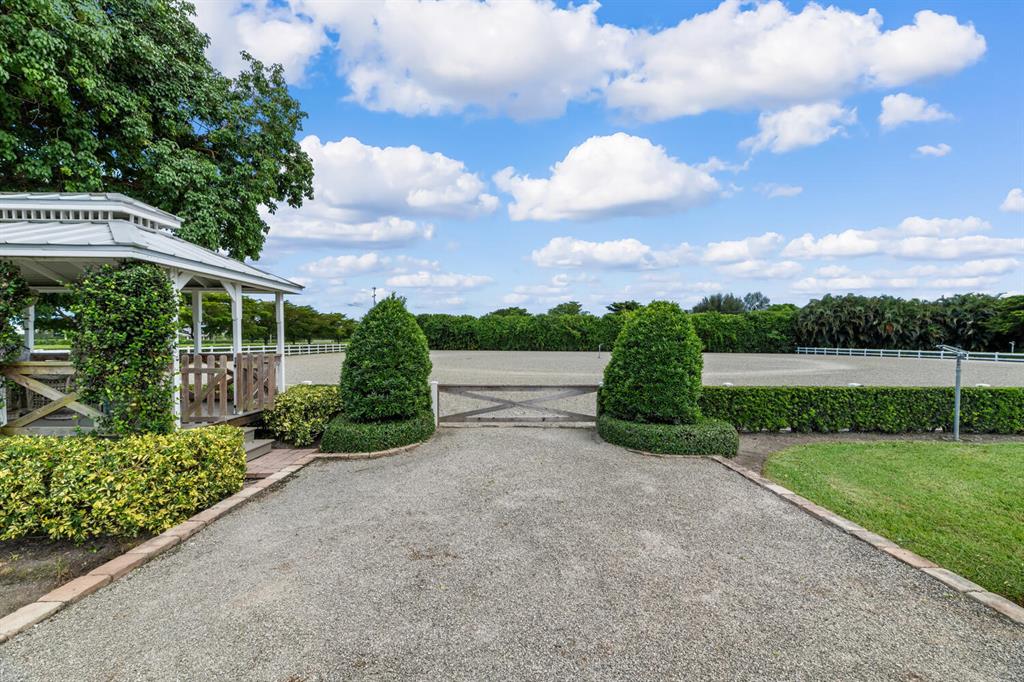 PALM BEACH POINT - Residential