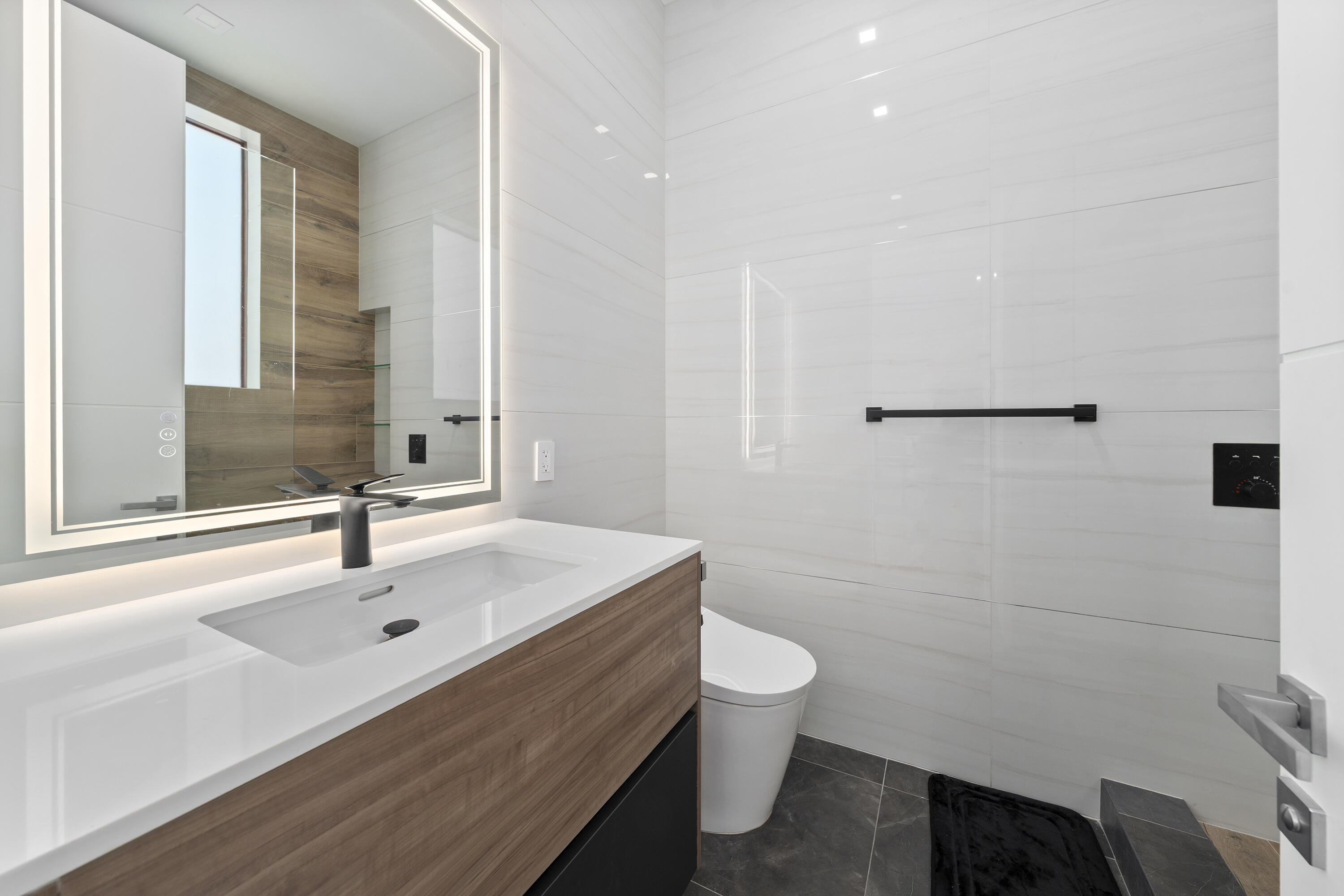 CORAL KEY VILLAS 2ND SEC - Residential