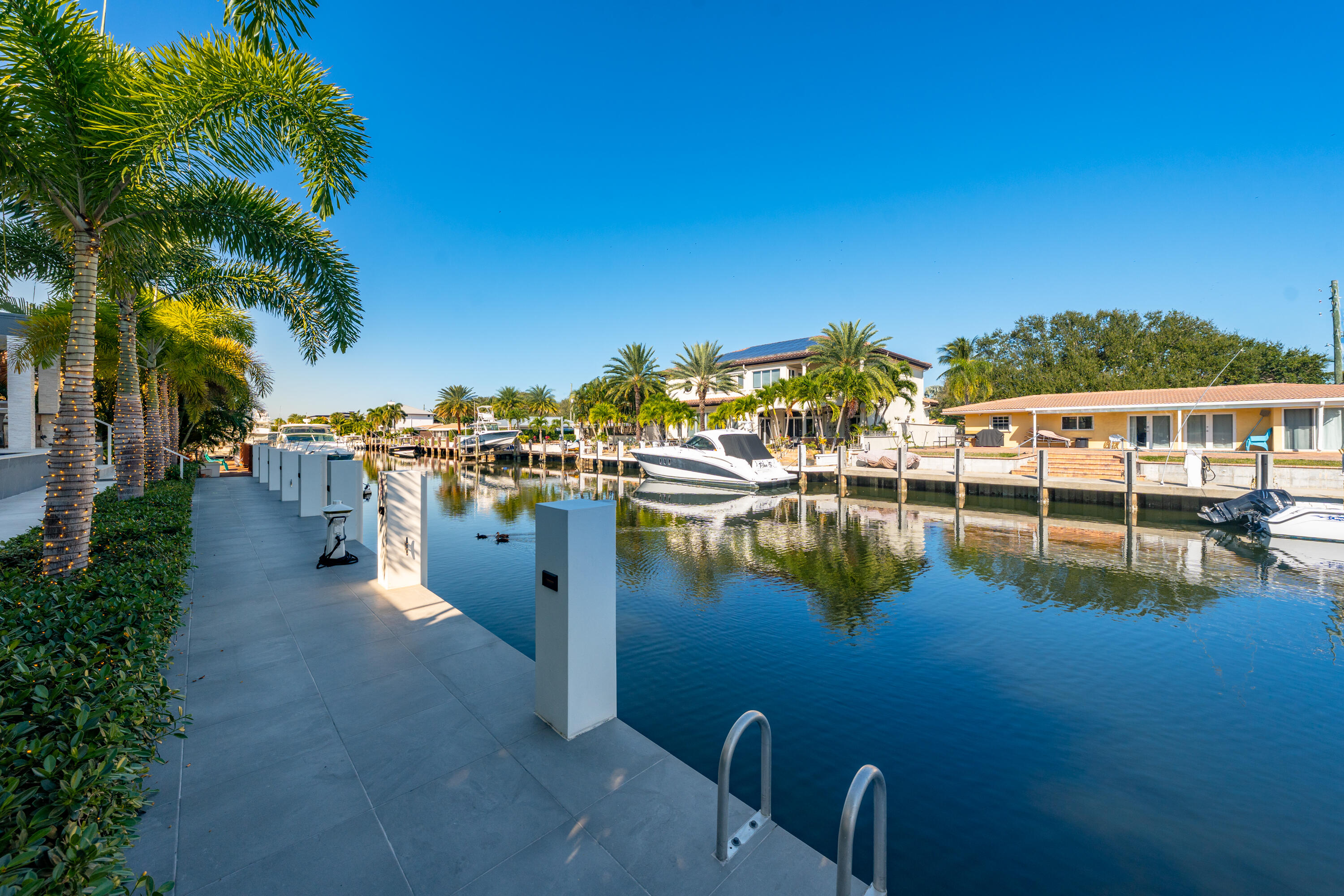 CORAL KEY VILLAS 2ND SEC - Residential