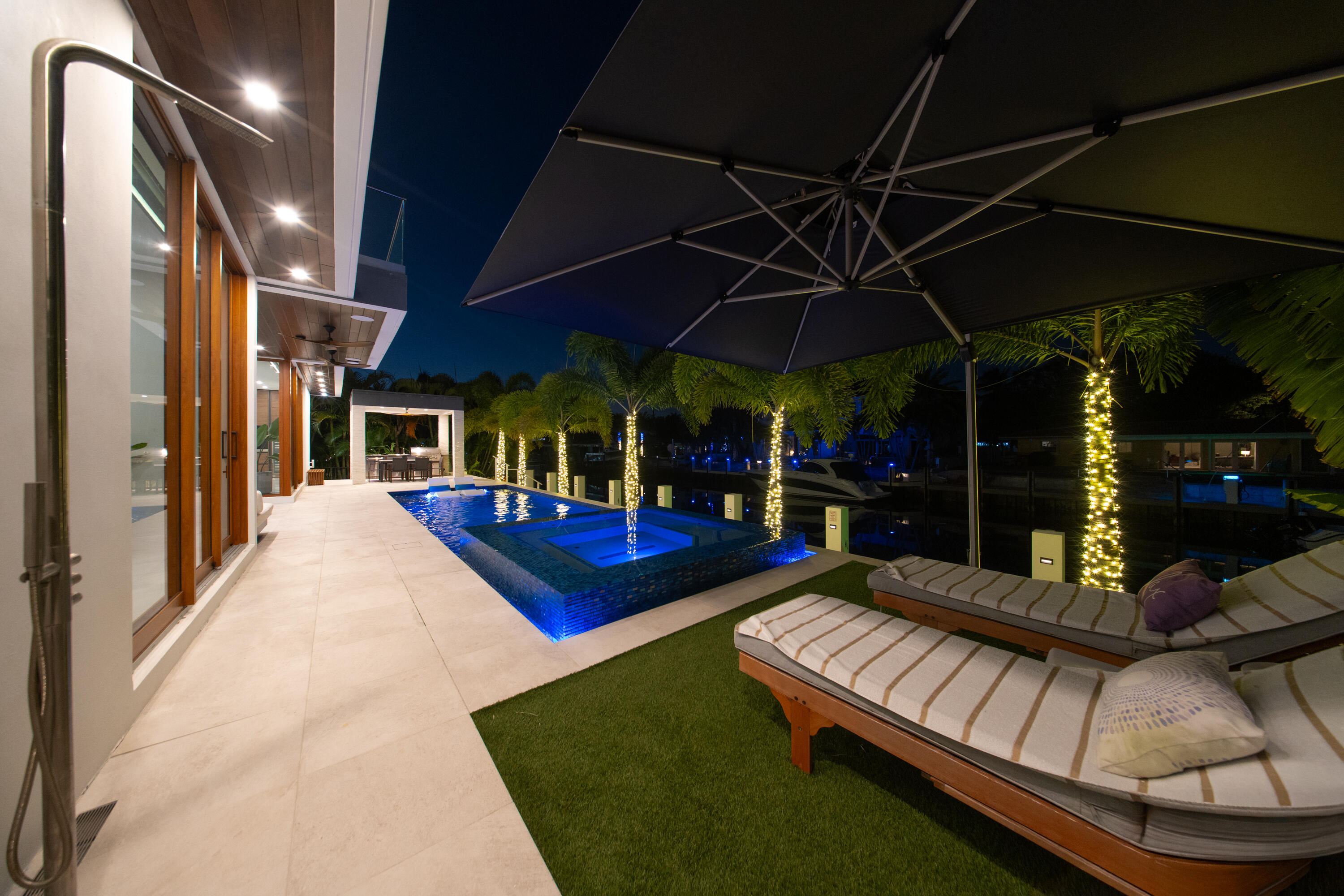 CORAL KEY VILLAS 2ND SEC - Residential