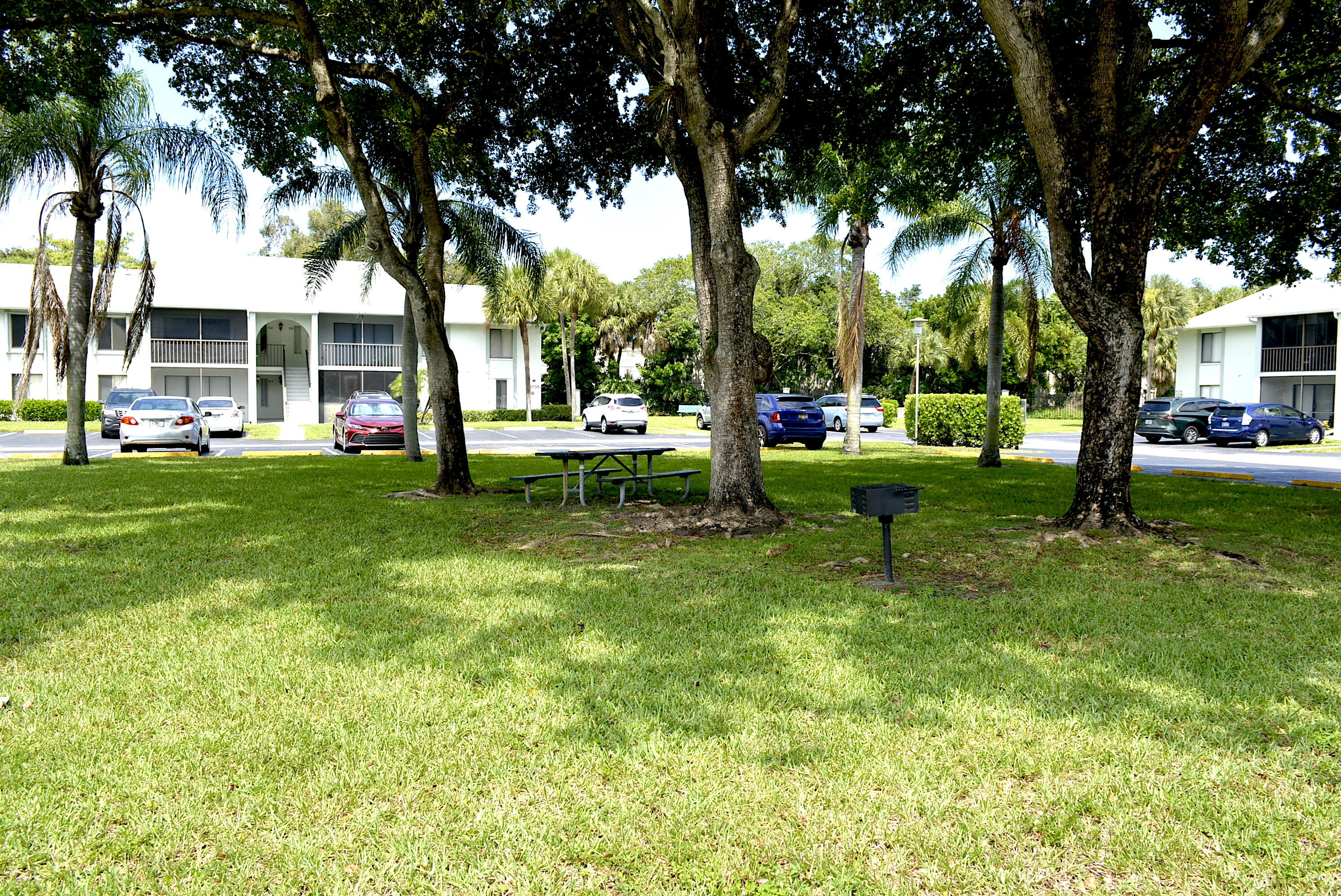 PALM CLUB WEST VILLAGE 1 CONDO - Residential