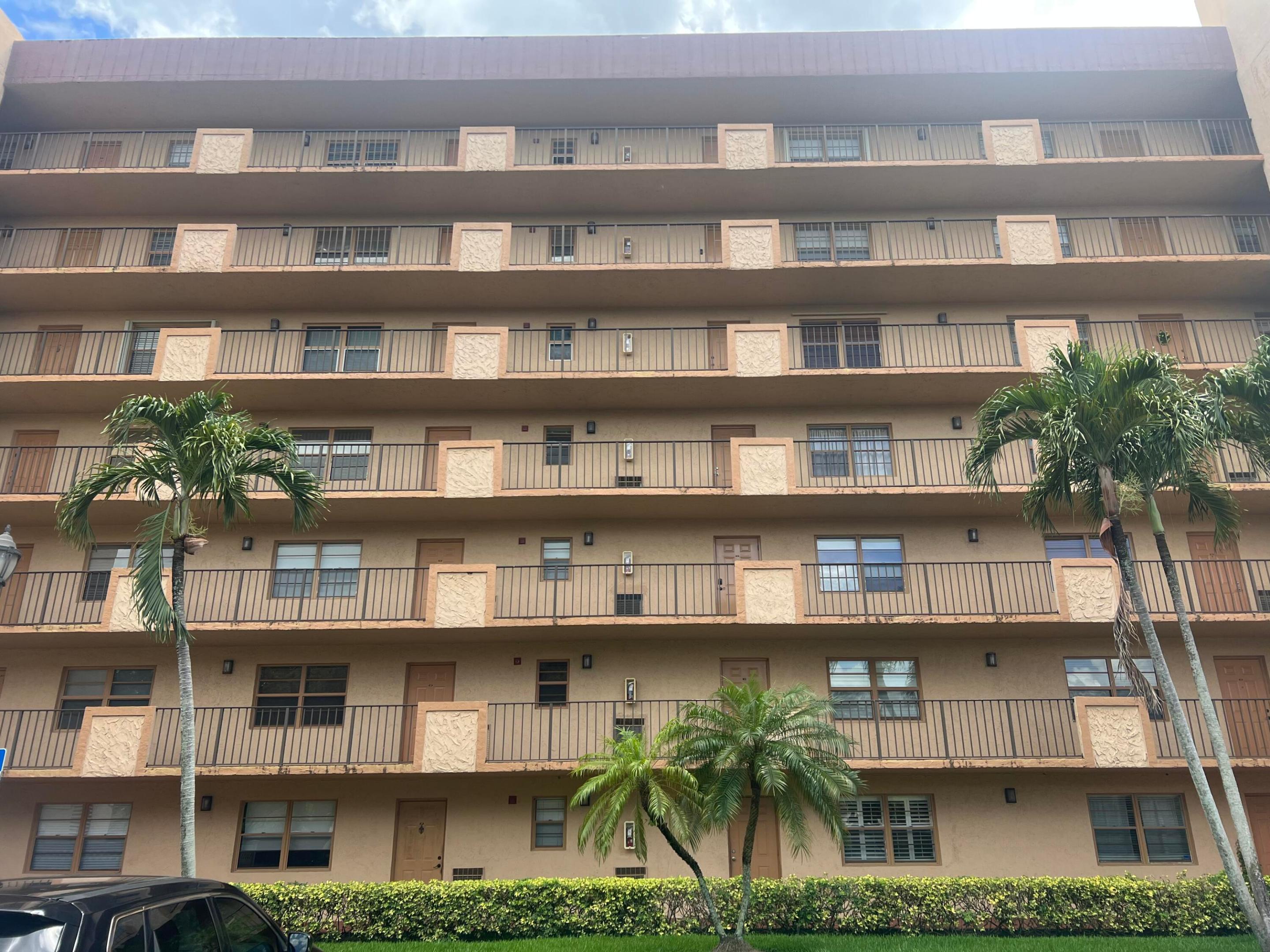 Rarely available and one of the nicest updated first floor unit on the market with washer and dryer in the unit. Location Location, Location the property is in the center of Broward county and walking distance to Nova Southeastern University and shops. It is only a few blocks drive from major highways and about 20 minutes to the beaches.  The property features wood floors, granite counter tops, dual sinks in the primary  and many more features.  A must see!