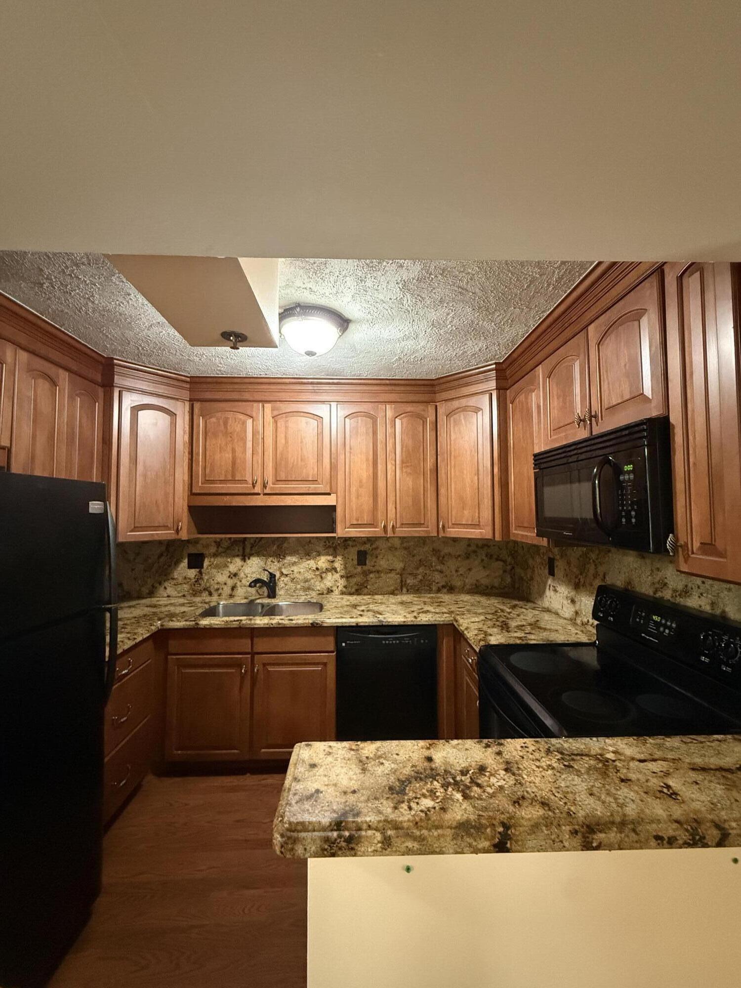 ROLLING HILLS GOLF AND TENNIS #1 - Residential Lease
