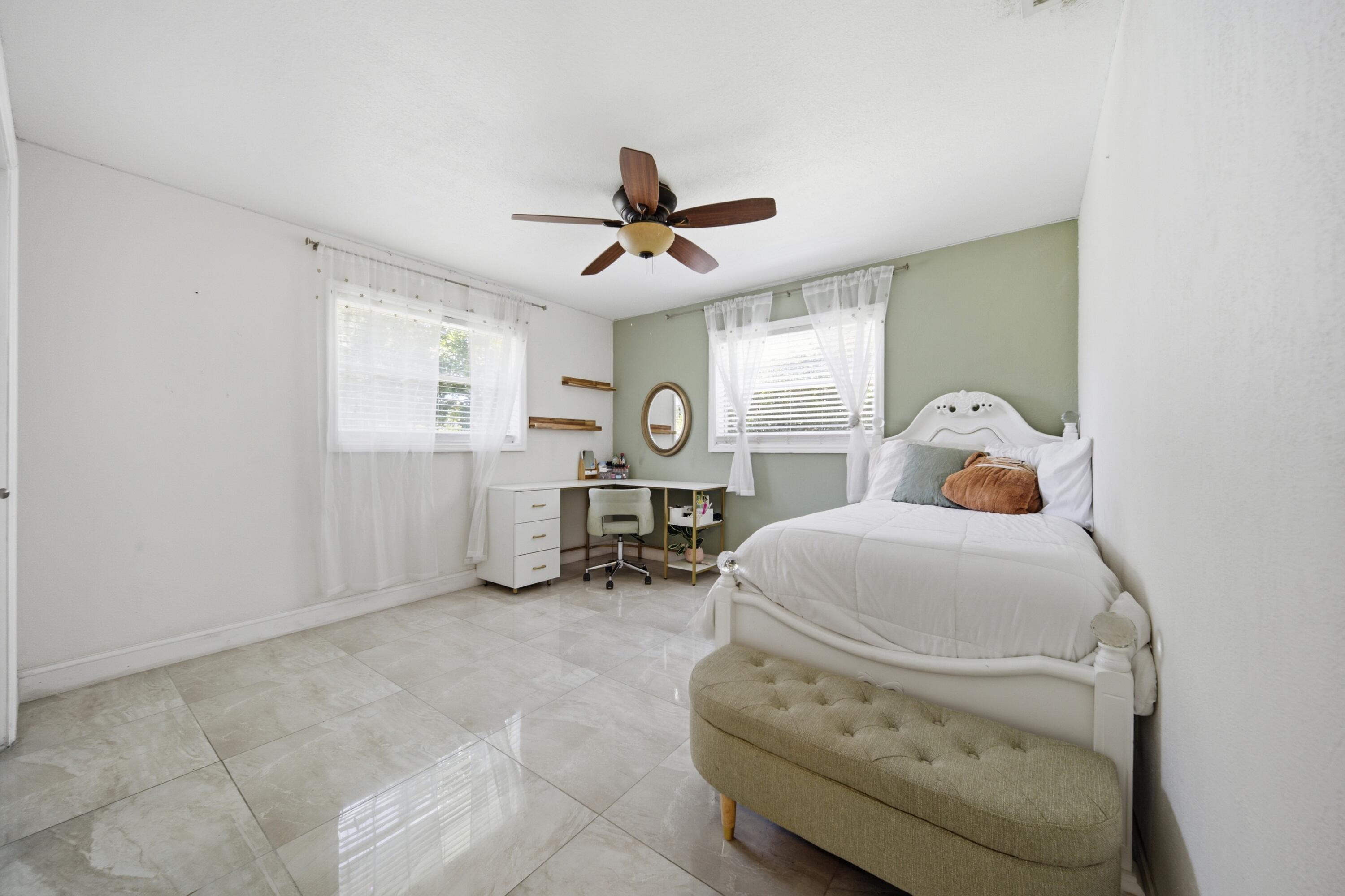 CORAL SPRINGS COUNTRY CLUB - Residential