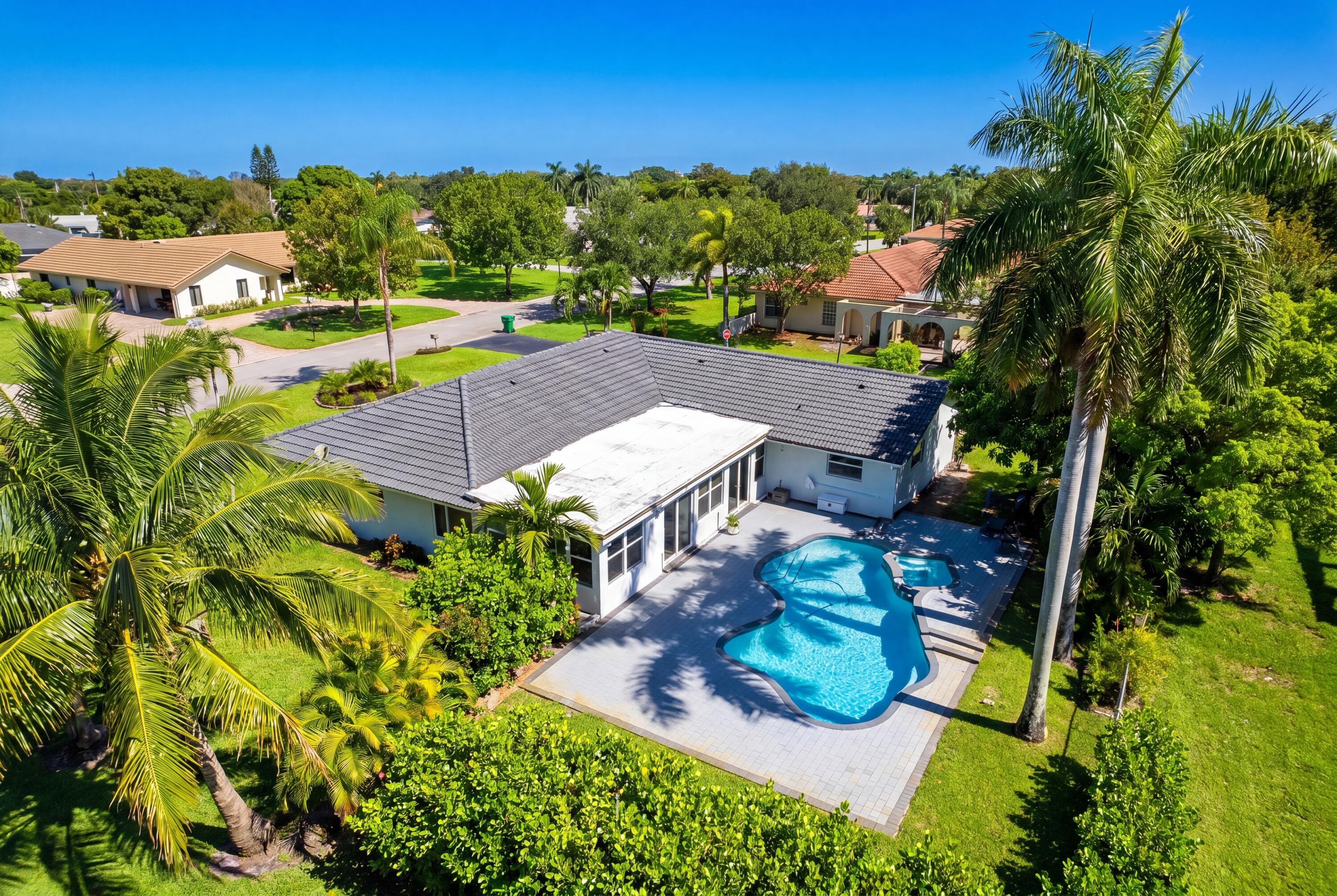 CORAL SPRINGS COUNTRY CLUB - Residential