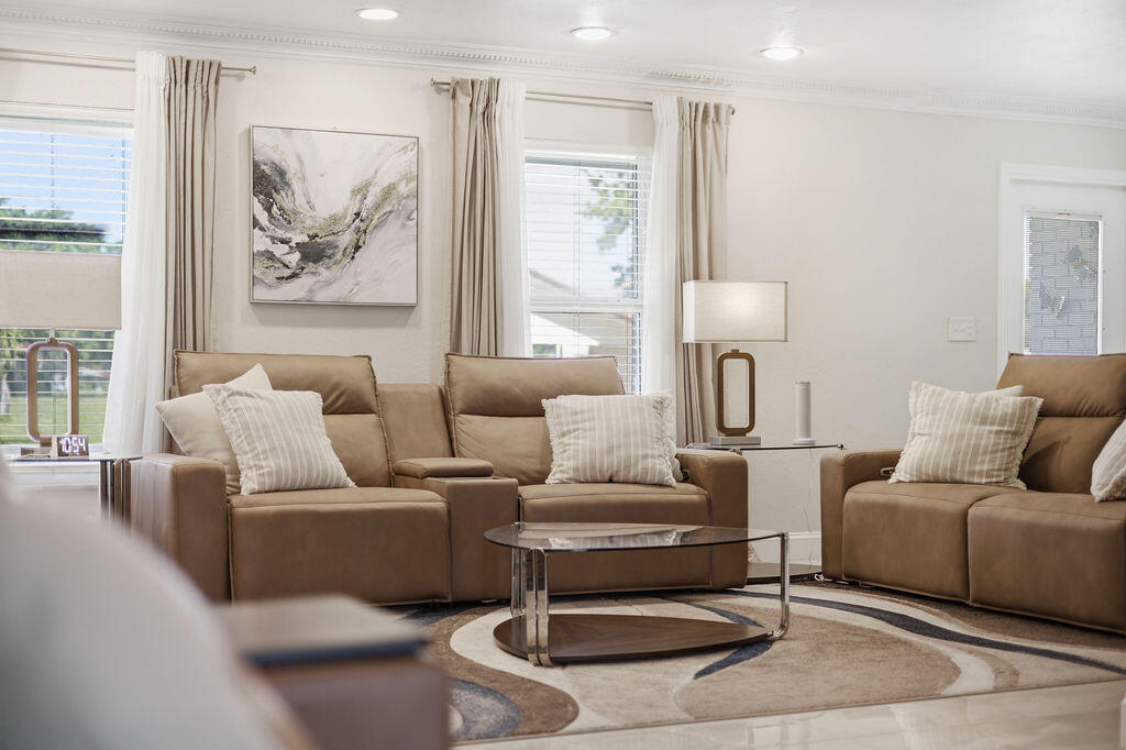 CORAL SPRINGS COUNTRY CLUB - Residential