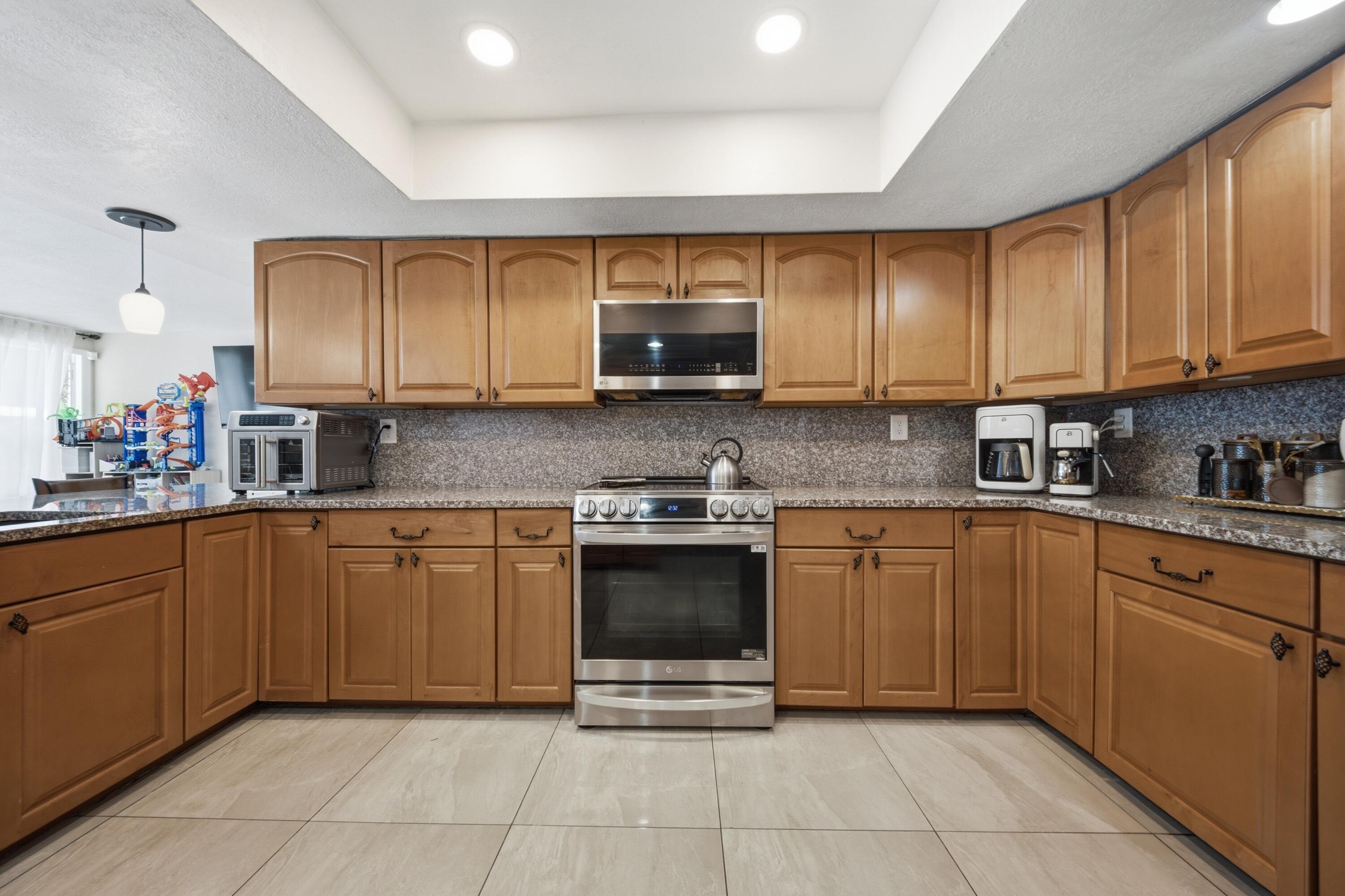 CORAL SPRINGS COUNTRY CLUB - Residential