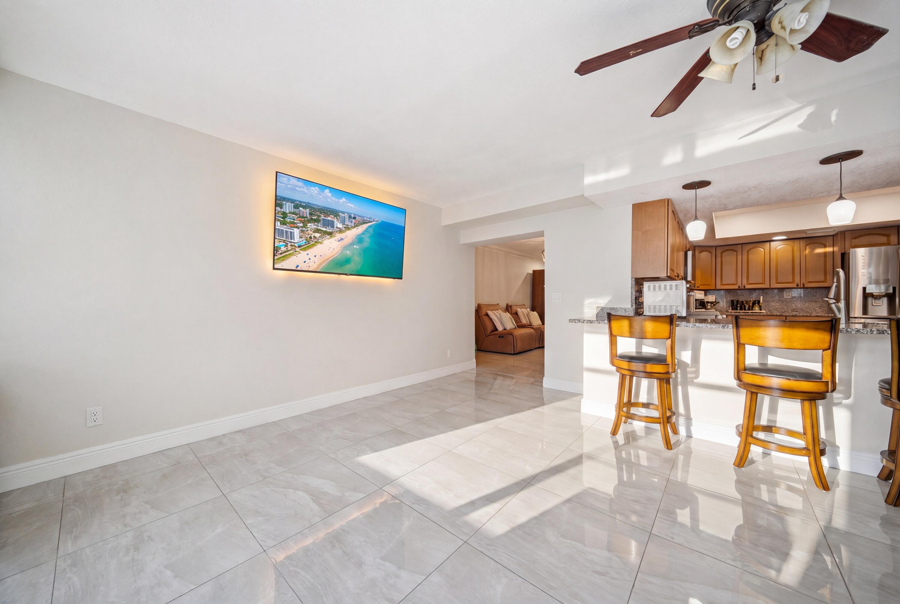 CORAL SPRINGS COUNTRY CLUB - Residential