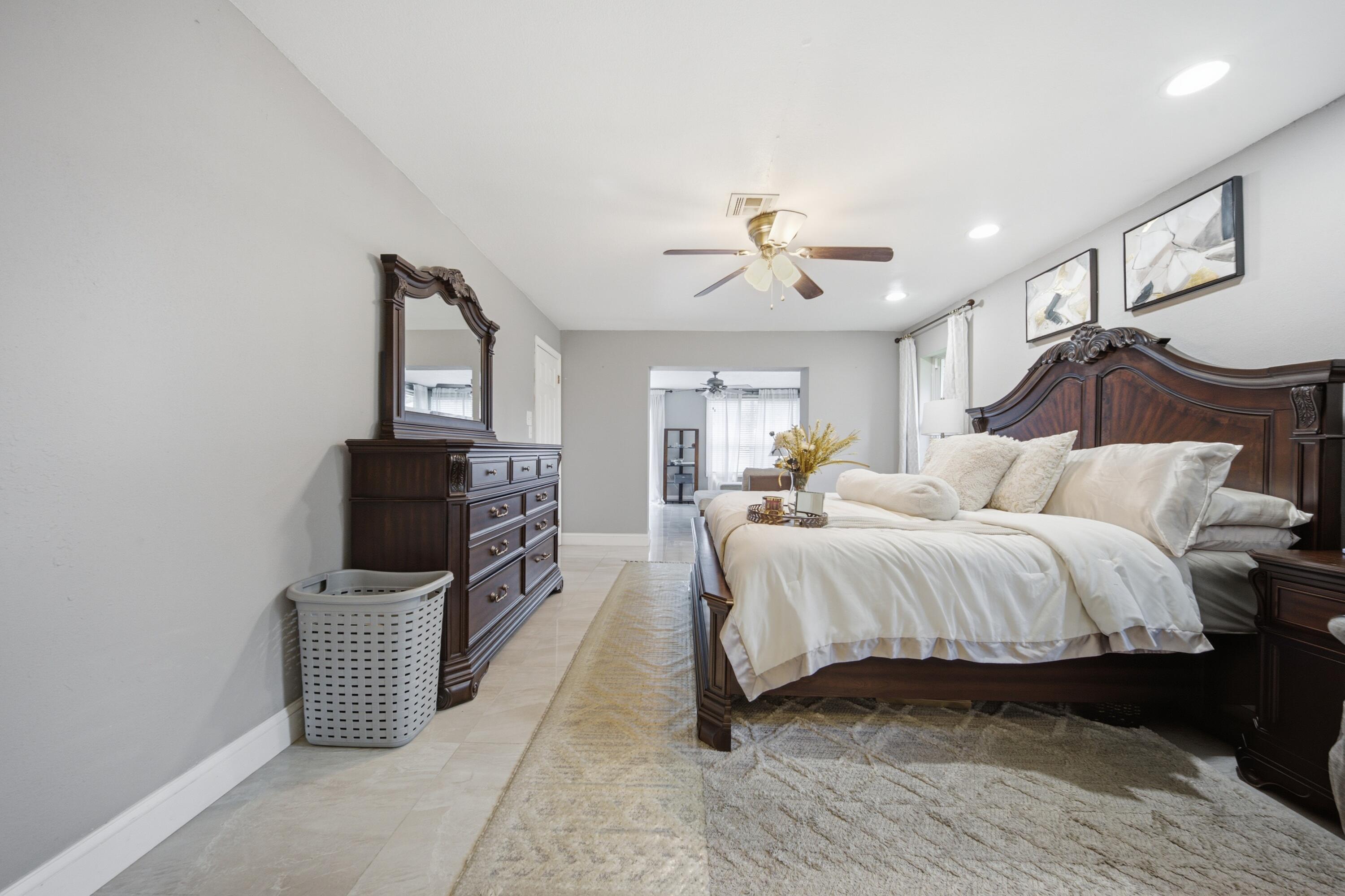 CORAL SPRINGS COUNTRY CLUB - Residential