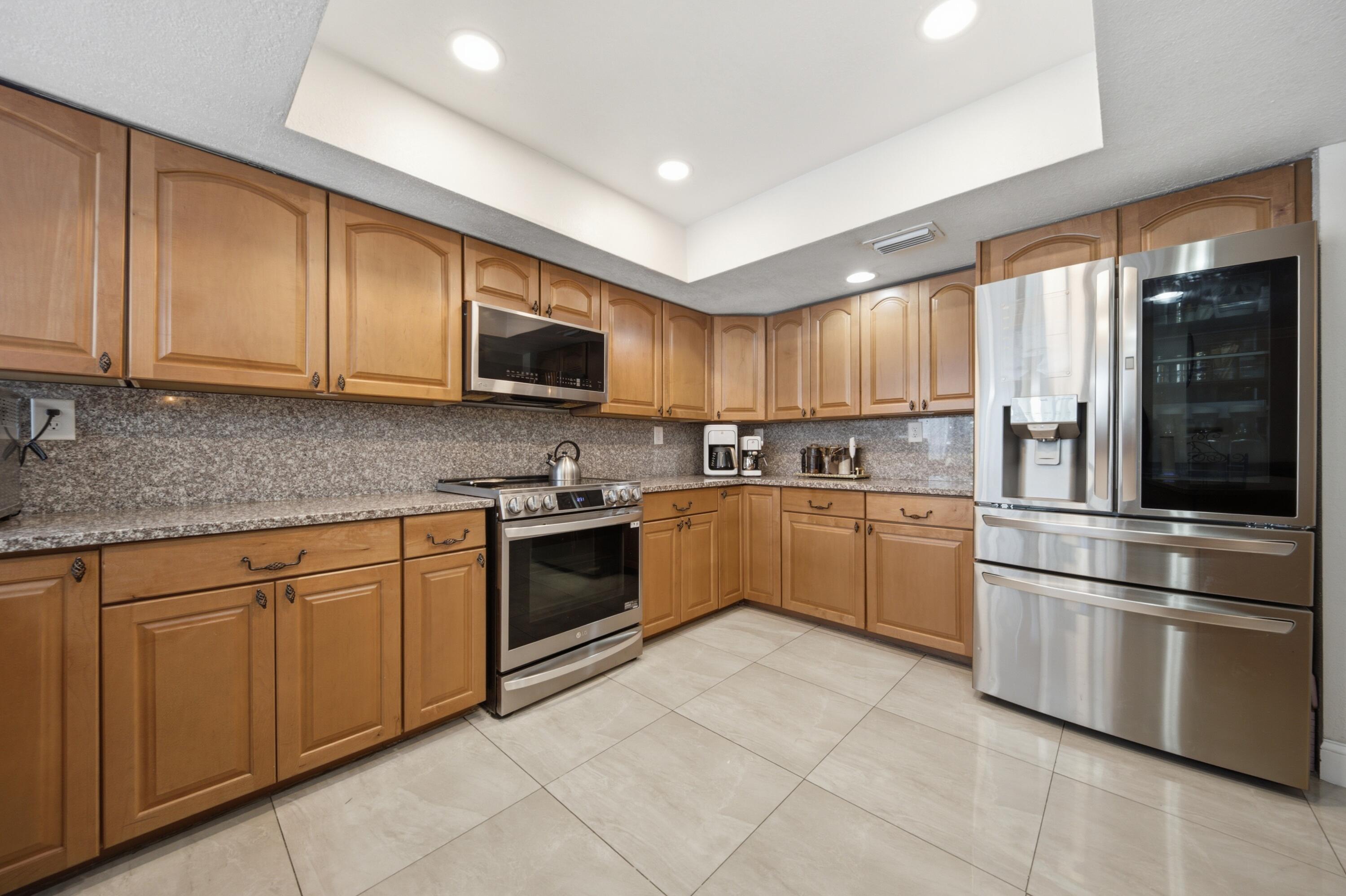 CORAL SPRINGS COUNTRY CLUB - Residential