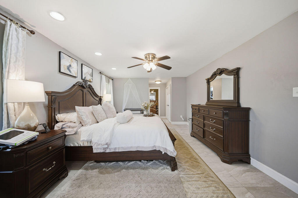 CORAL SPRINGS COUNTRY CLUB - Residential