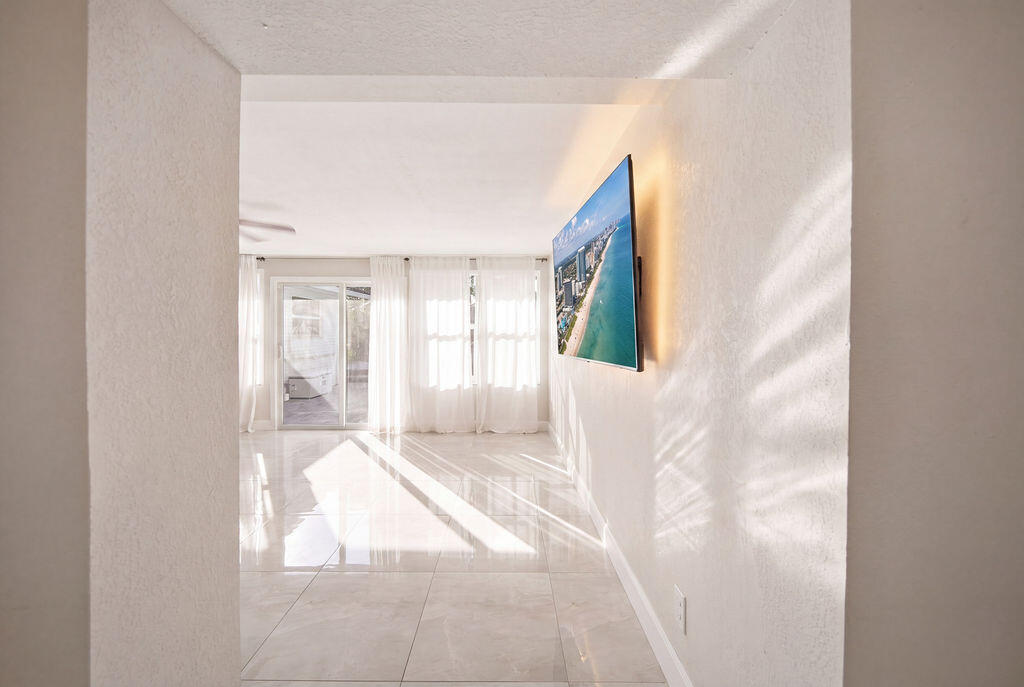 CORAL SPRINGS COUNTRY CLUB - Residential