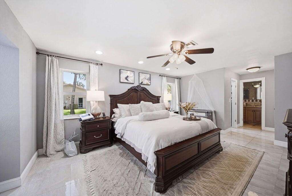 CORAL SPRINGS COUNTRY CLUB - Residential
