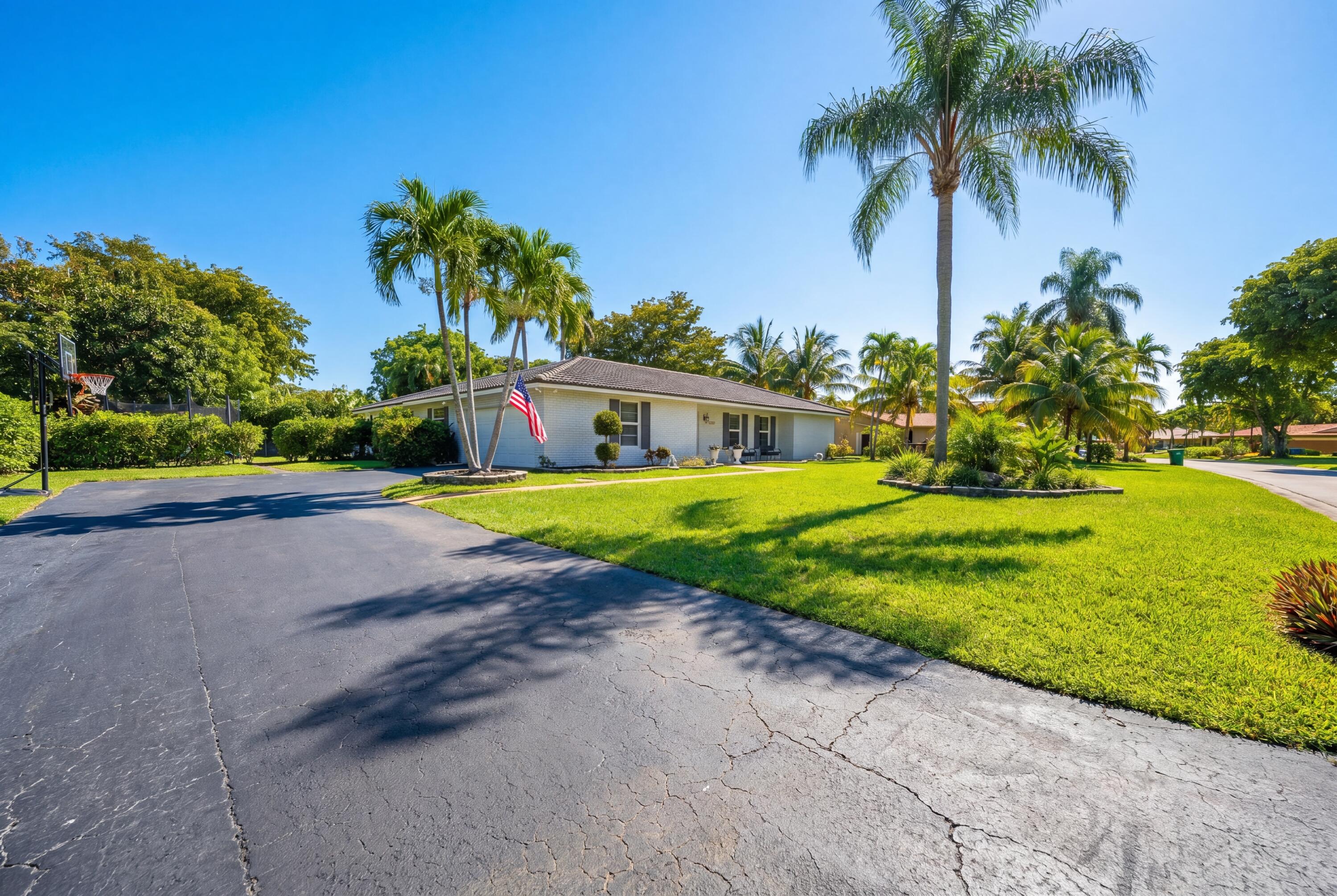 CORAL SPRINGS COUNTRY CLUB - Residential
