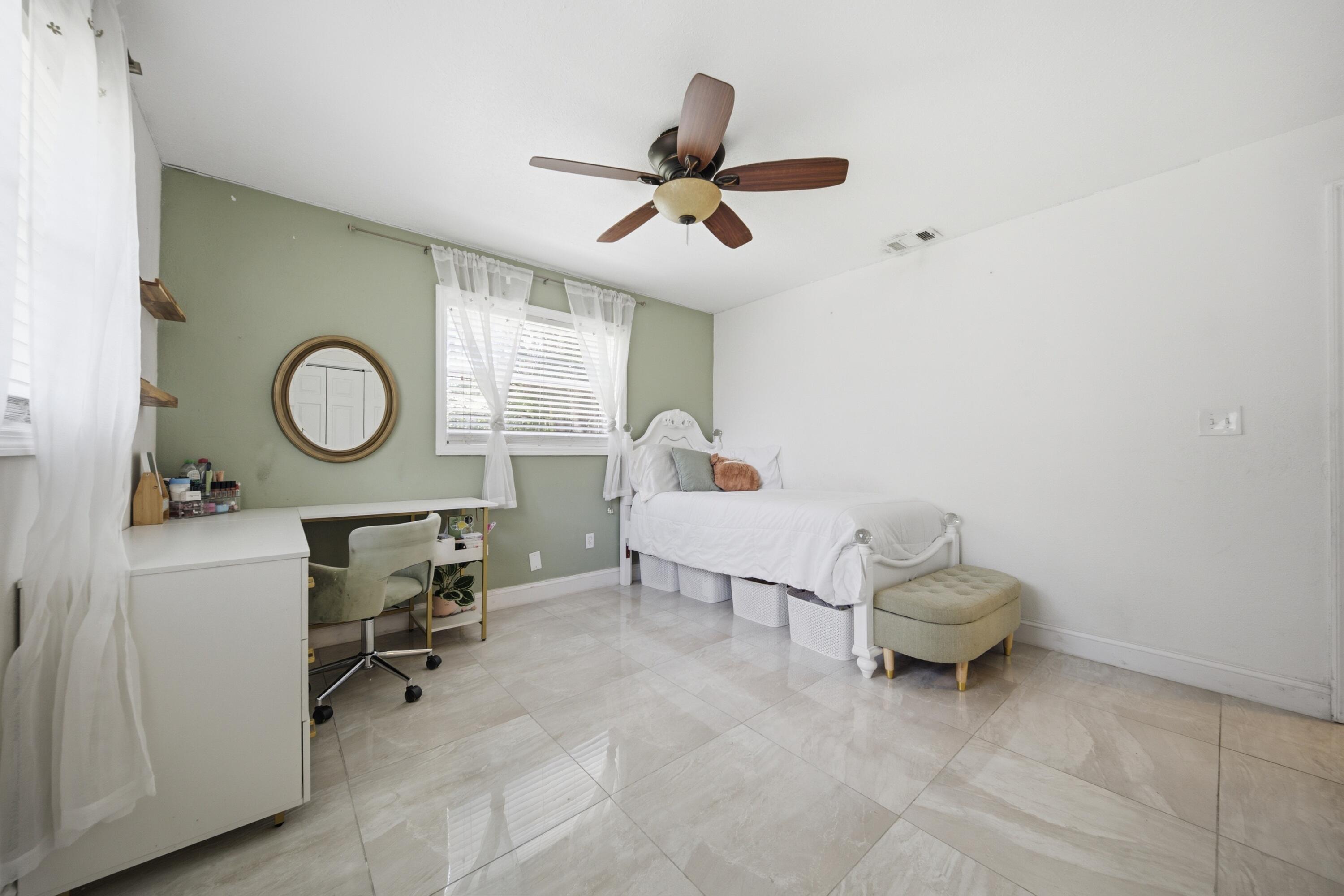 CORAL SPRINGS COUNTRY CLUB - Residential
