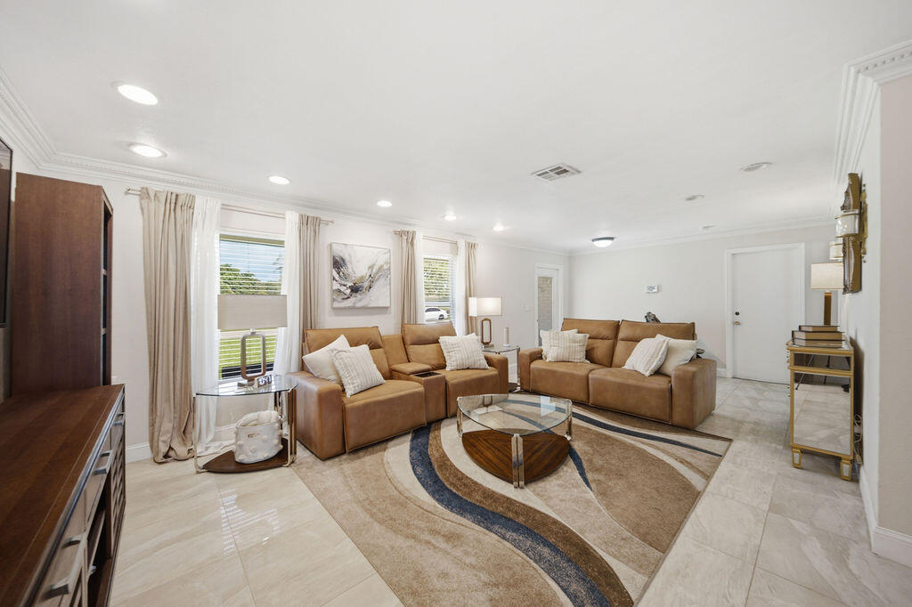 CORAL SPRINGS COUNTRY CLUB - Residential