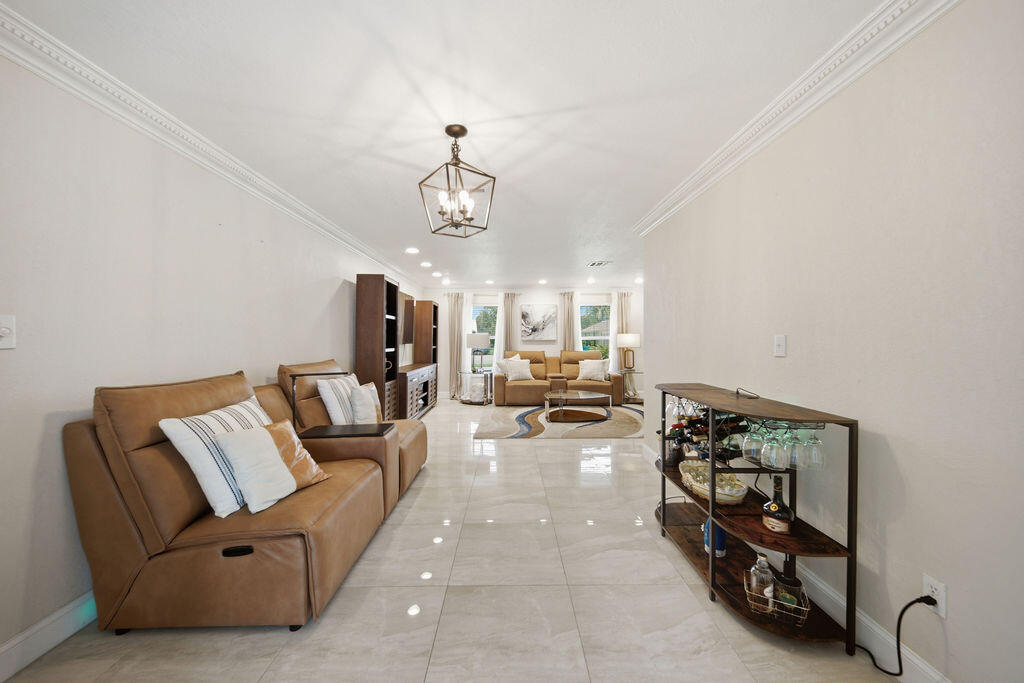 CORAL SPRINGS COUNTRY CLUB - Residential