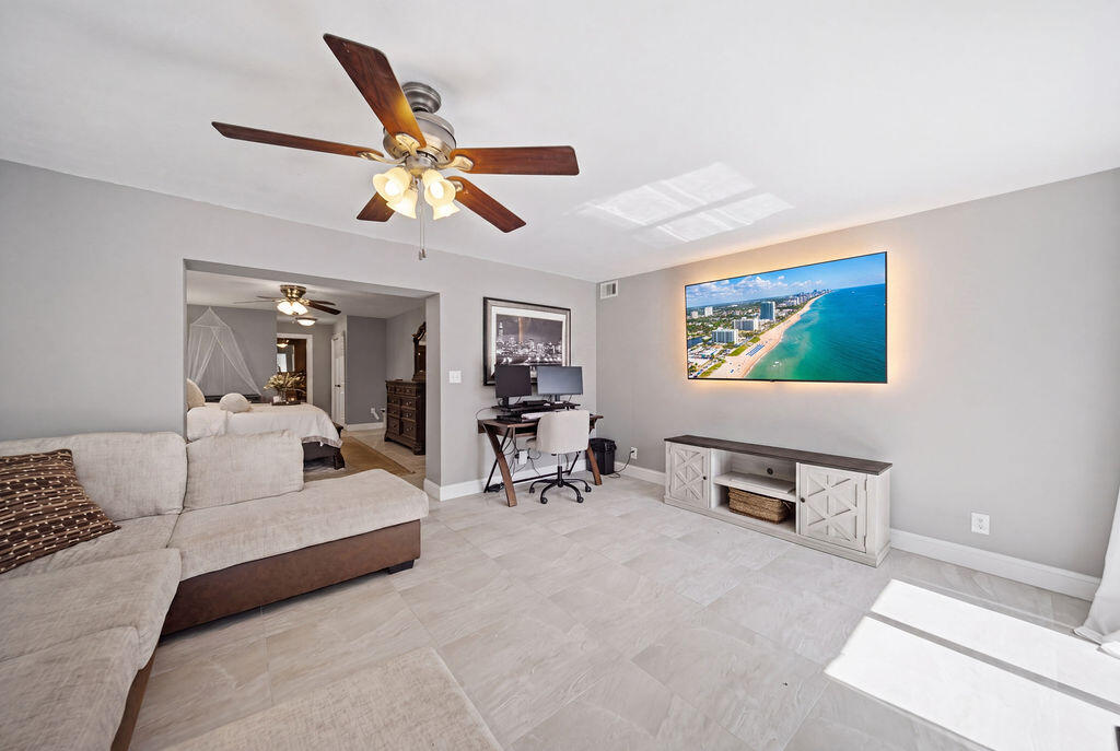 CORAL SPRINGS COUNTRY CLUB - Residential