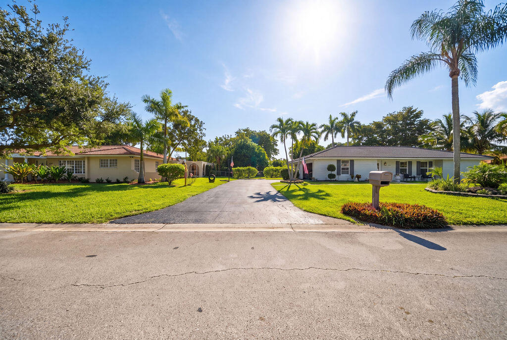 CORAL SPRINGS COUNTRY CLUB - Residential
